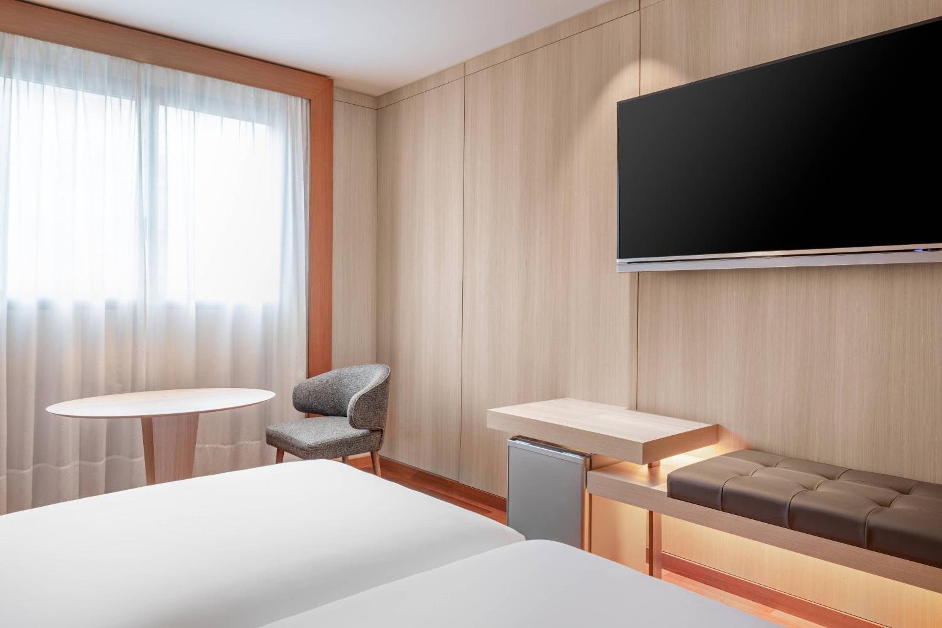Standard Twin Room with City View