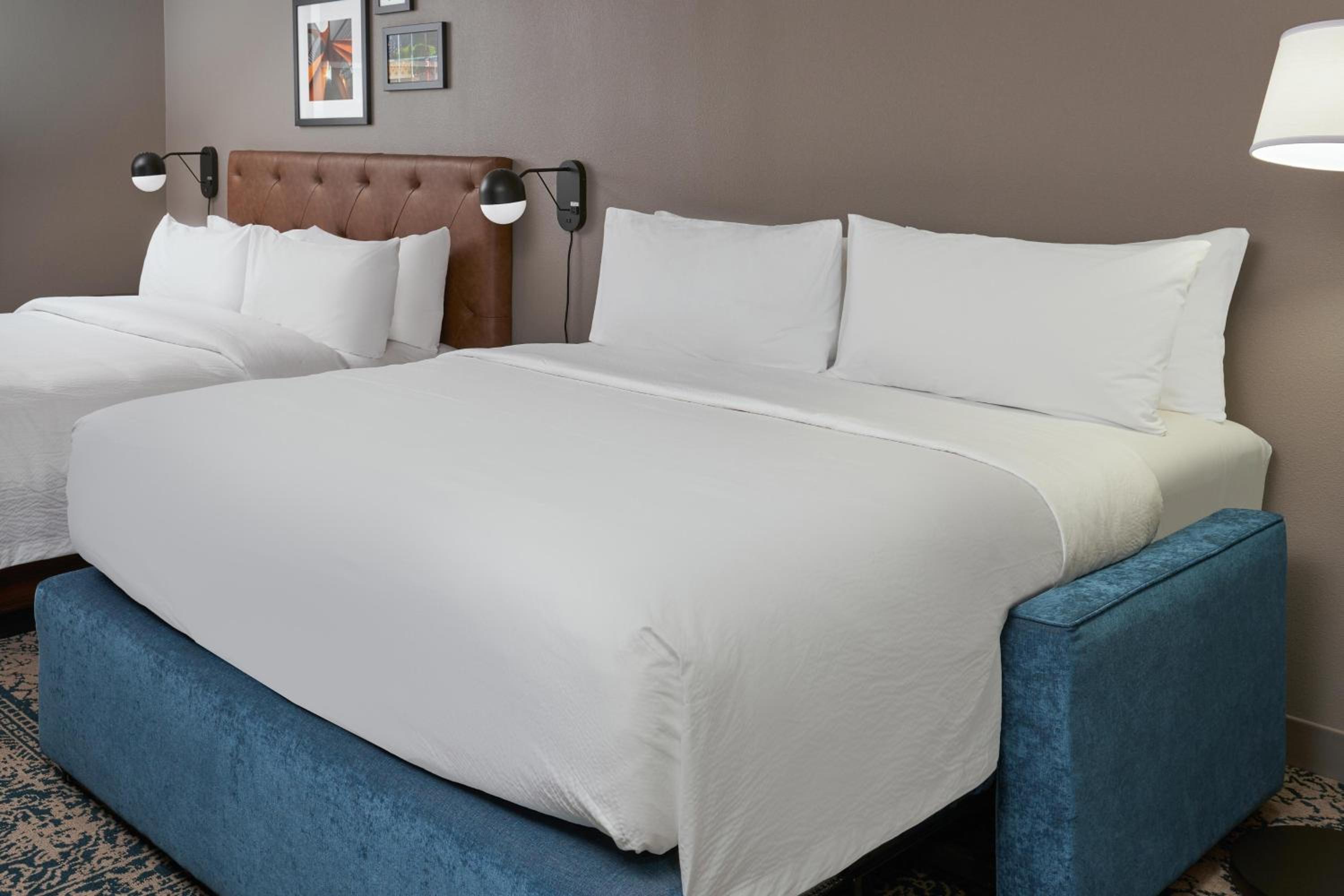 Guest Room, 1 King - Photo 5