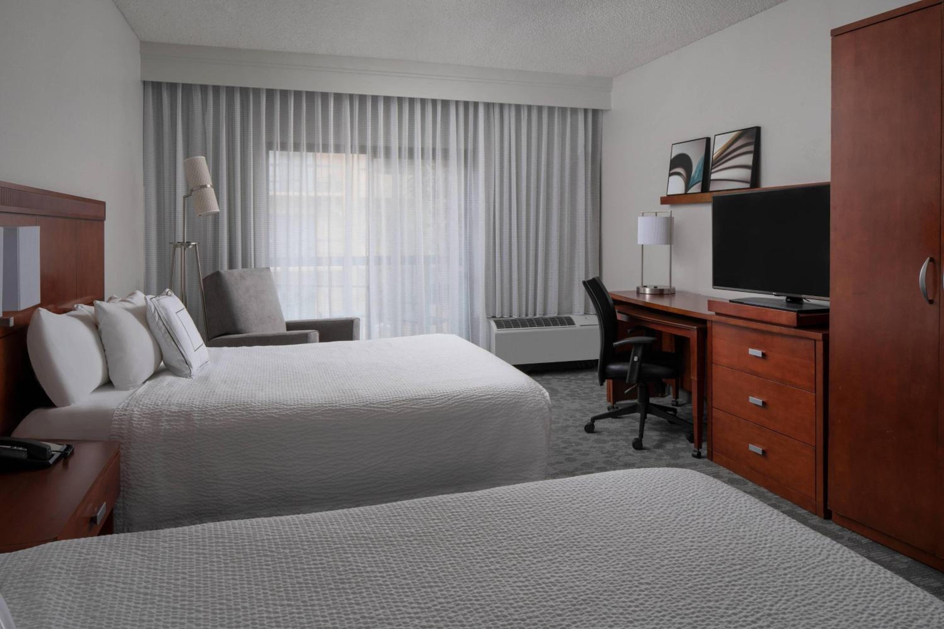 Newly Renovated Executive, Guest room, 2 Queen - Photo 1
