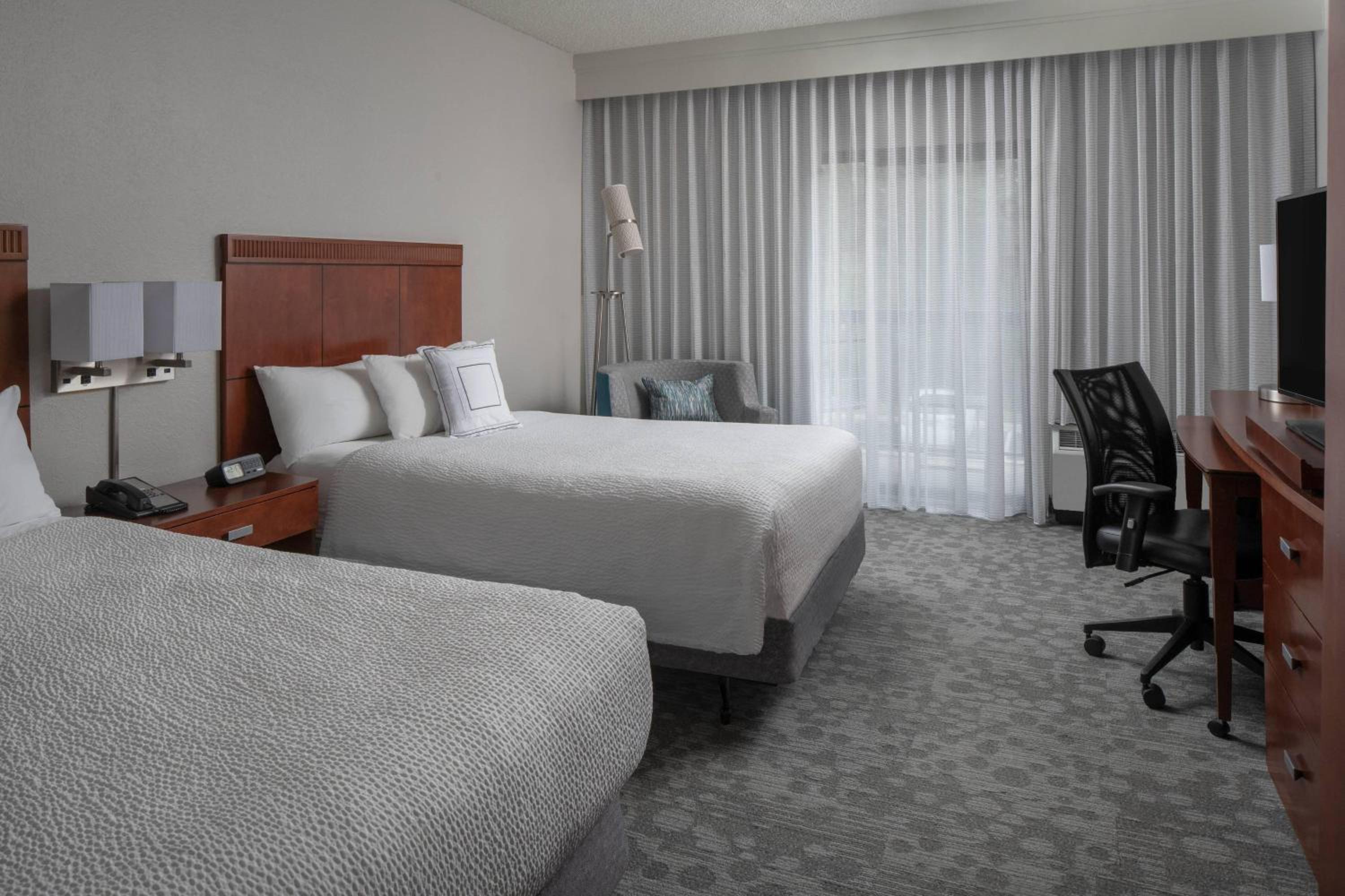 Double Room with Two Double Beds - Photo 1