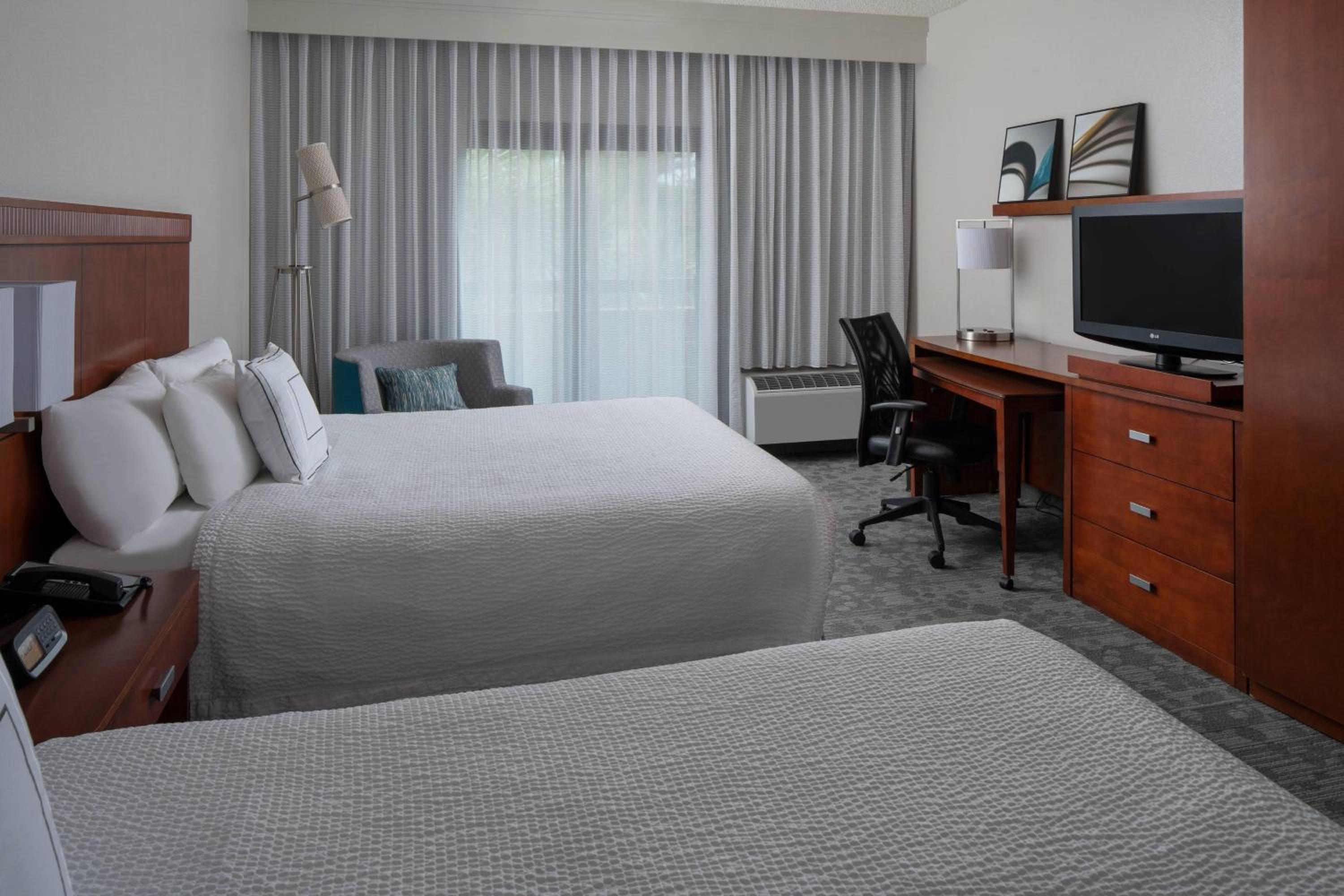 Queen Room with Two Queen Beds - Photo 1