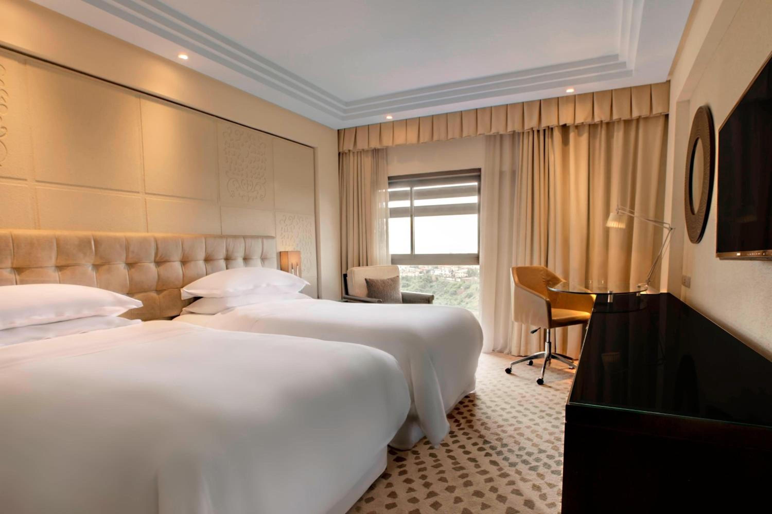 Premium Twin Room - High Floor/Club Lounge Access photo 1