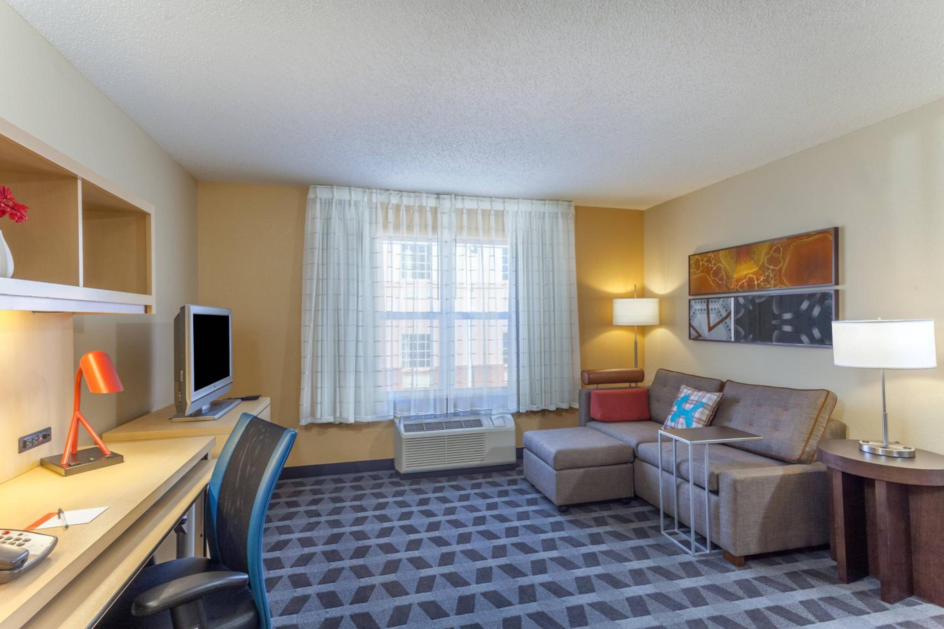 One-Bedroom King Suite - Photo 3