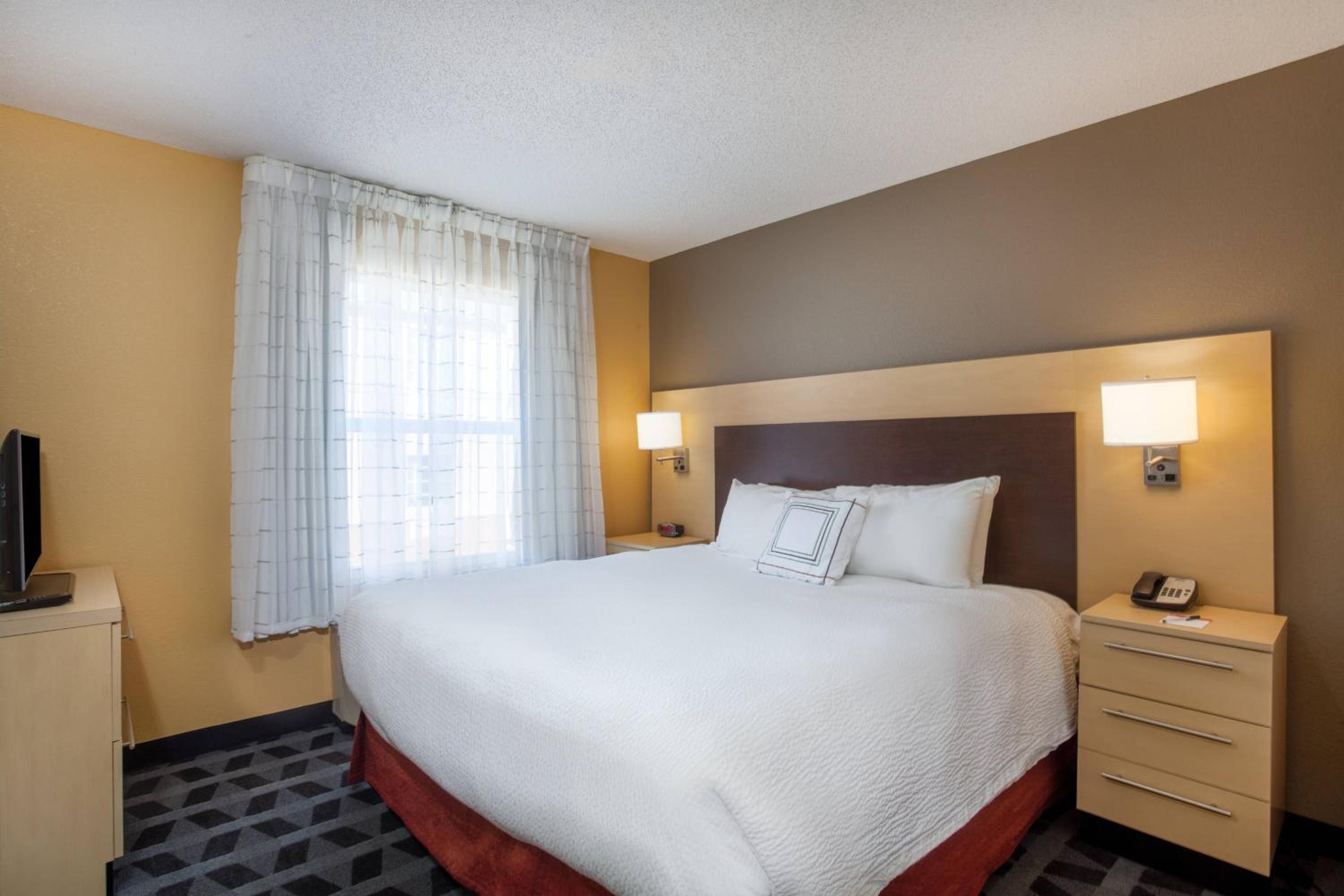 One-Bedroom King Suite - Photo 2