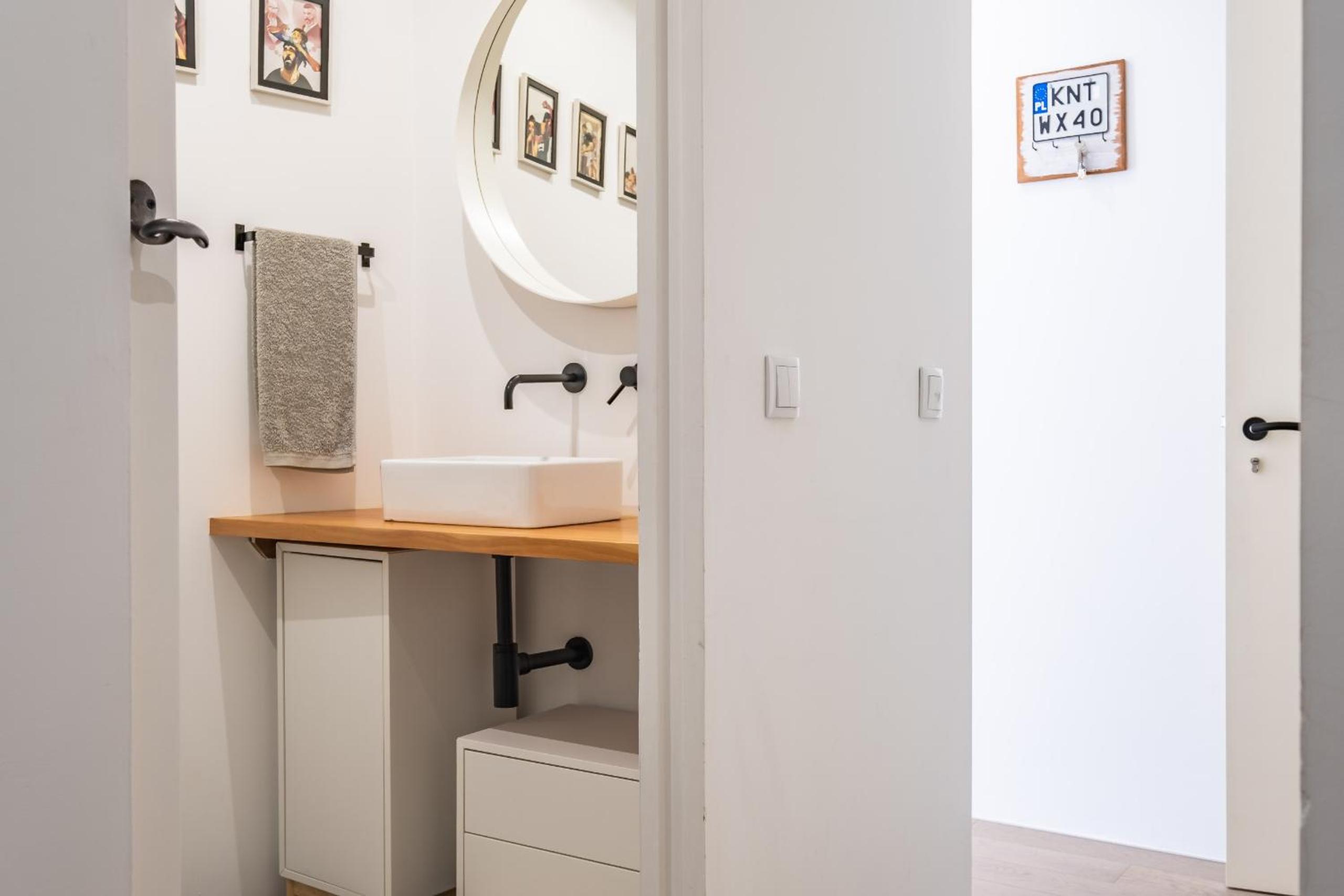 One-Bedroom House - Photo 17