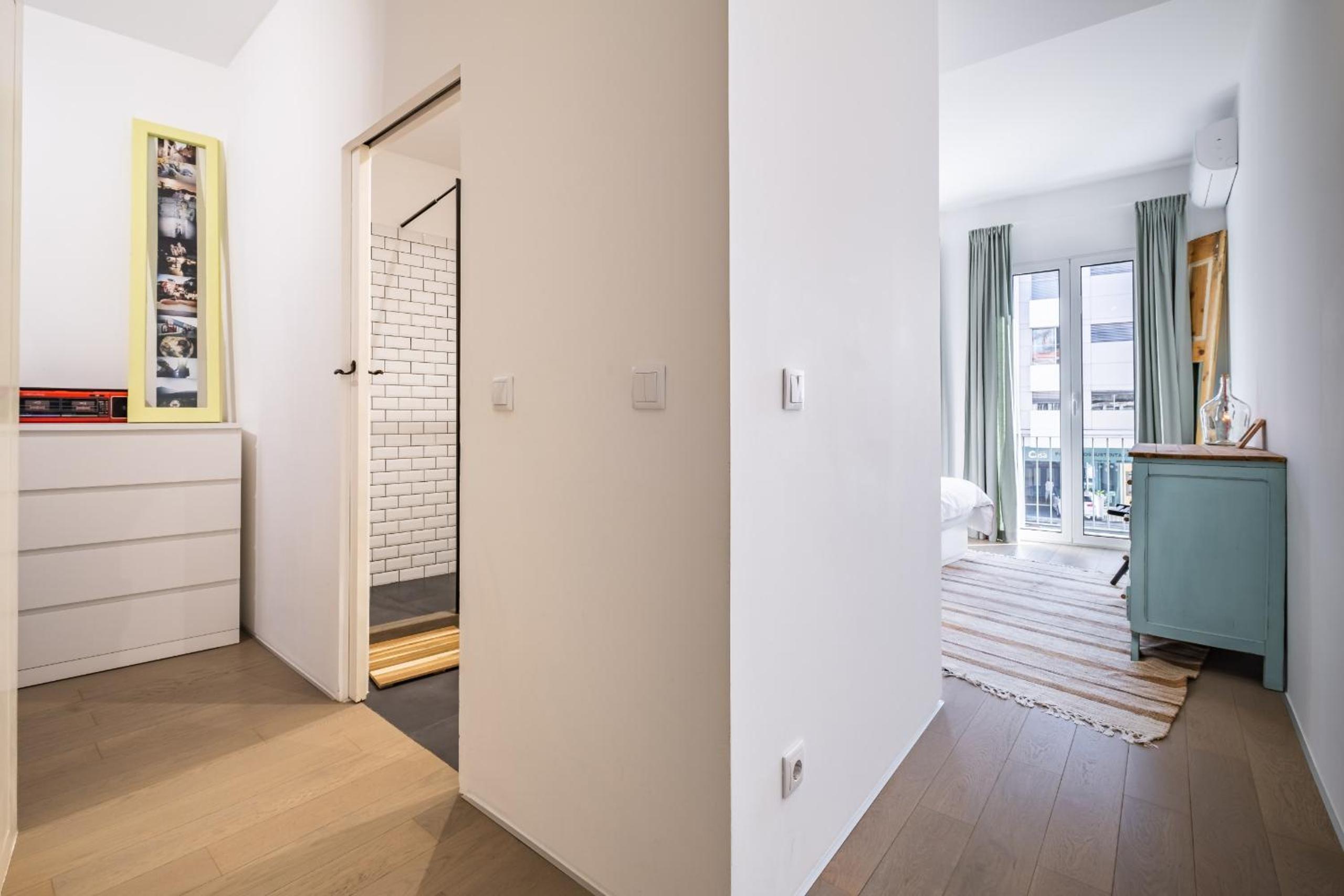 One-Bedroom House - Photo 25