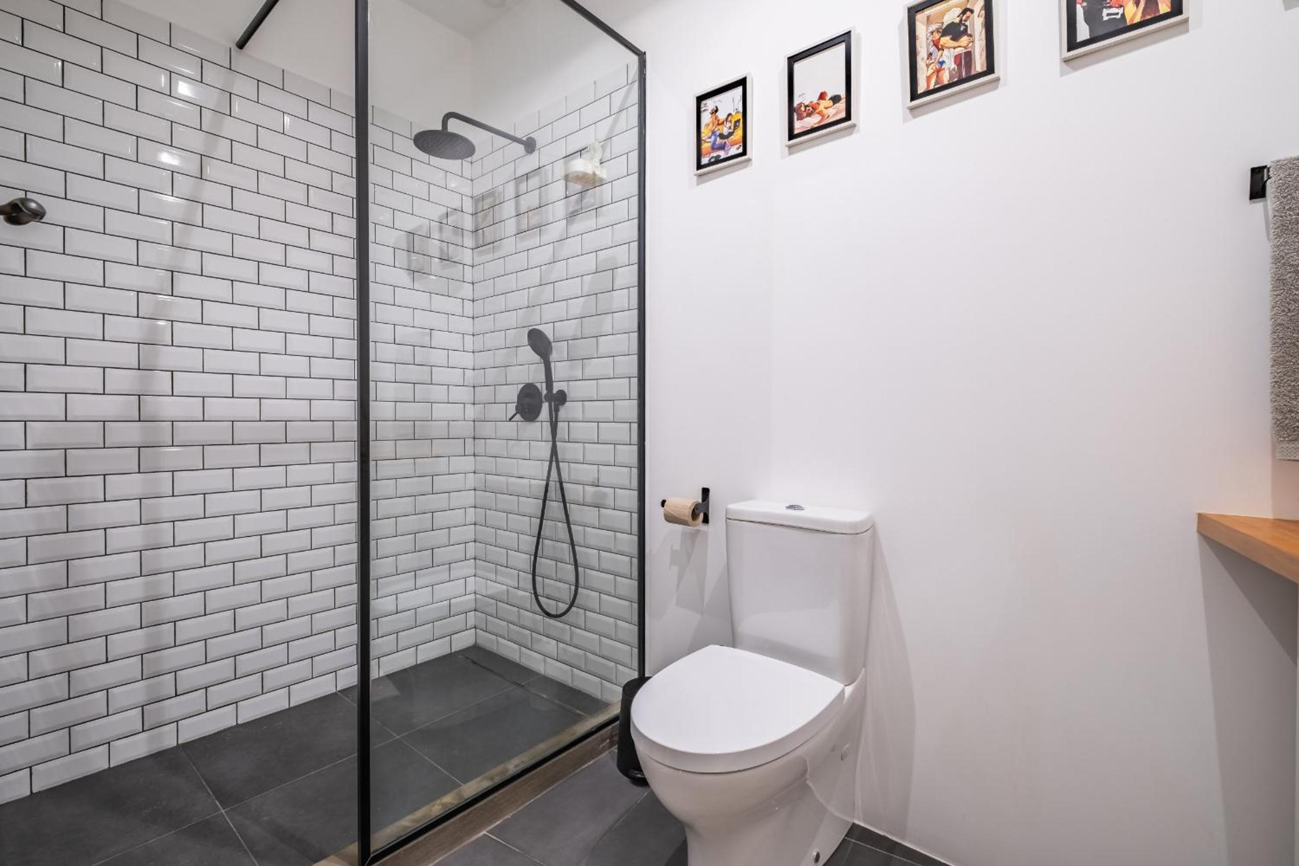 One-Bedroom House - Photo 26