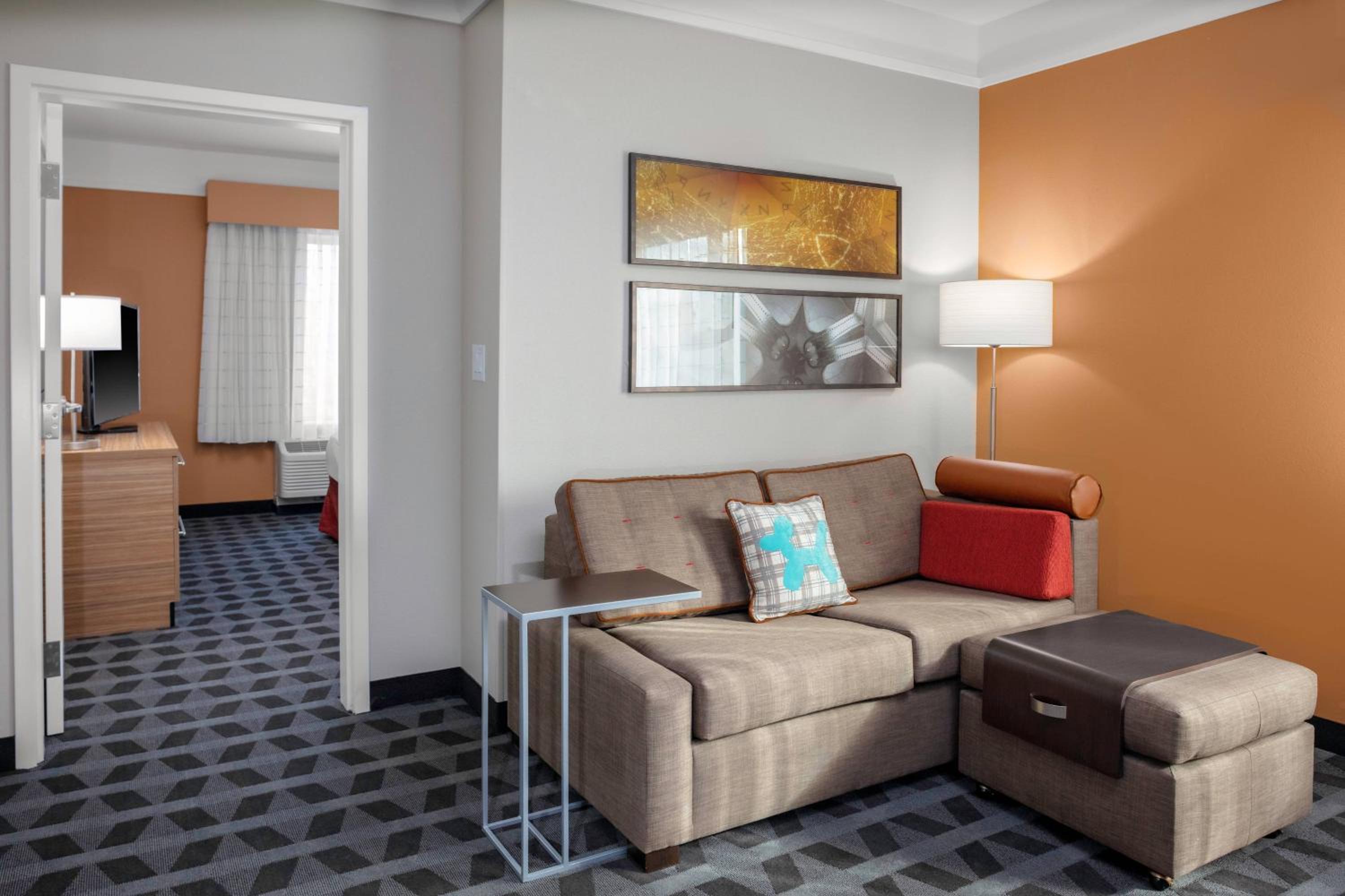 1 Bedroom Suite, 1 Queen, Sofa bed - Photo 4