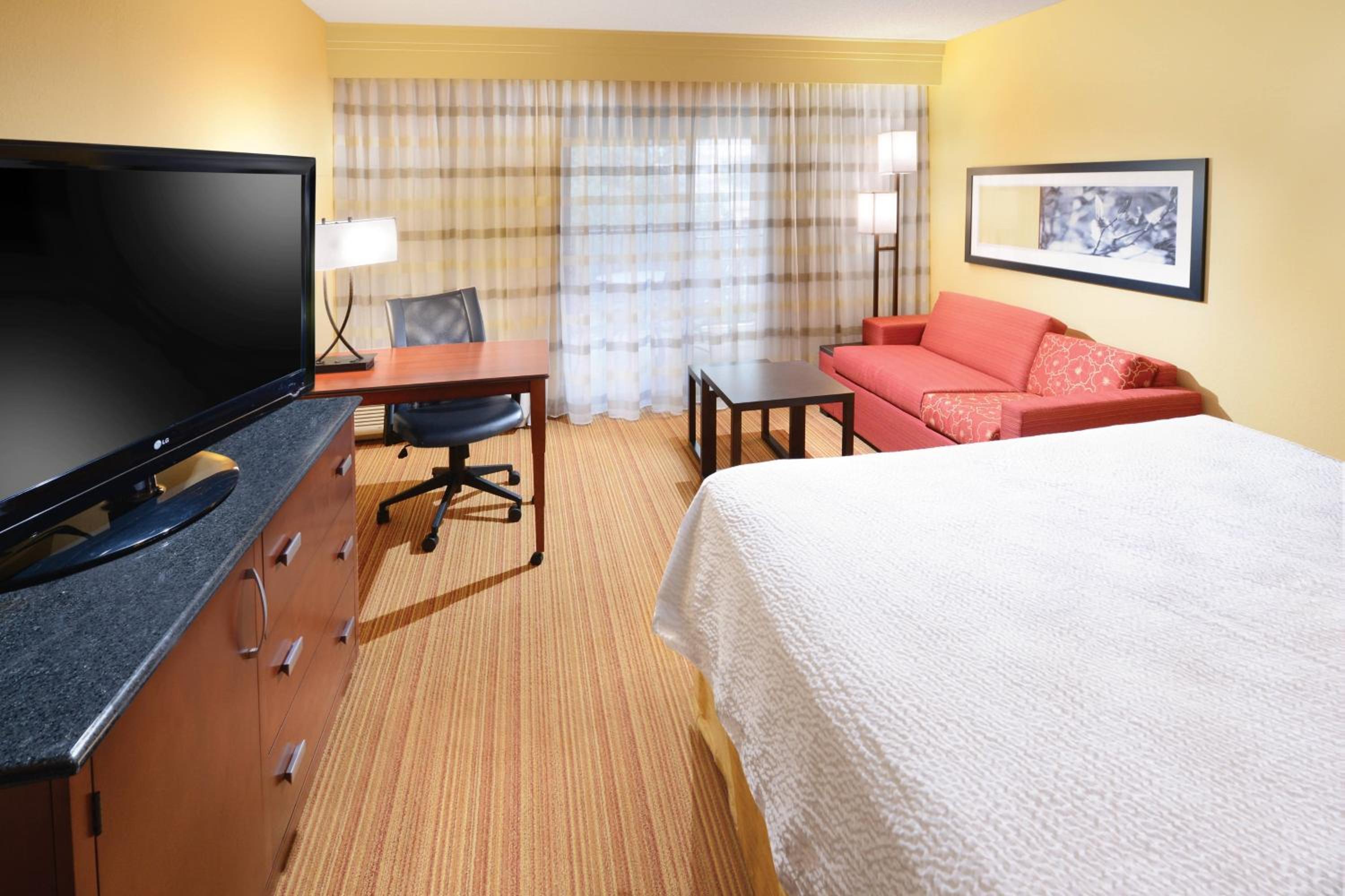 King Room with Sofa Bed - Photo 1