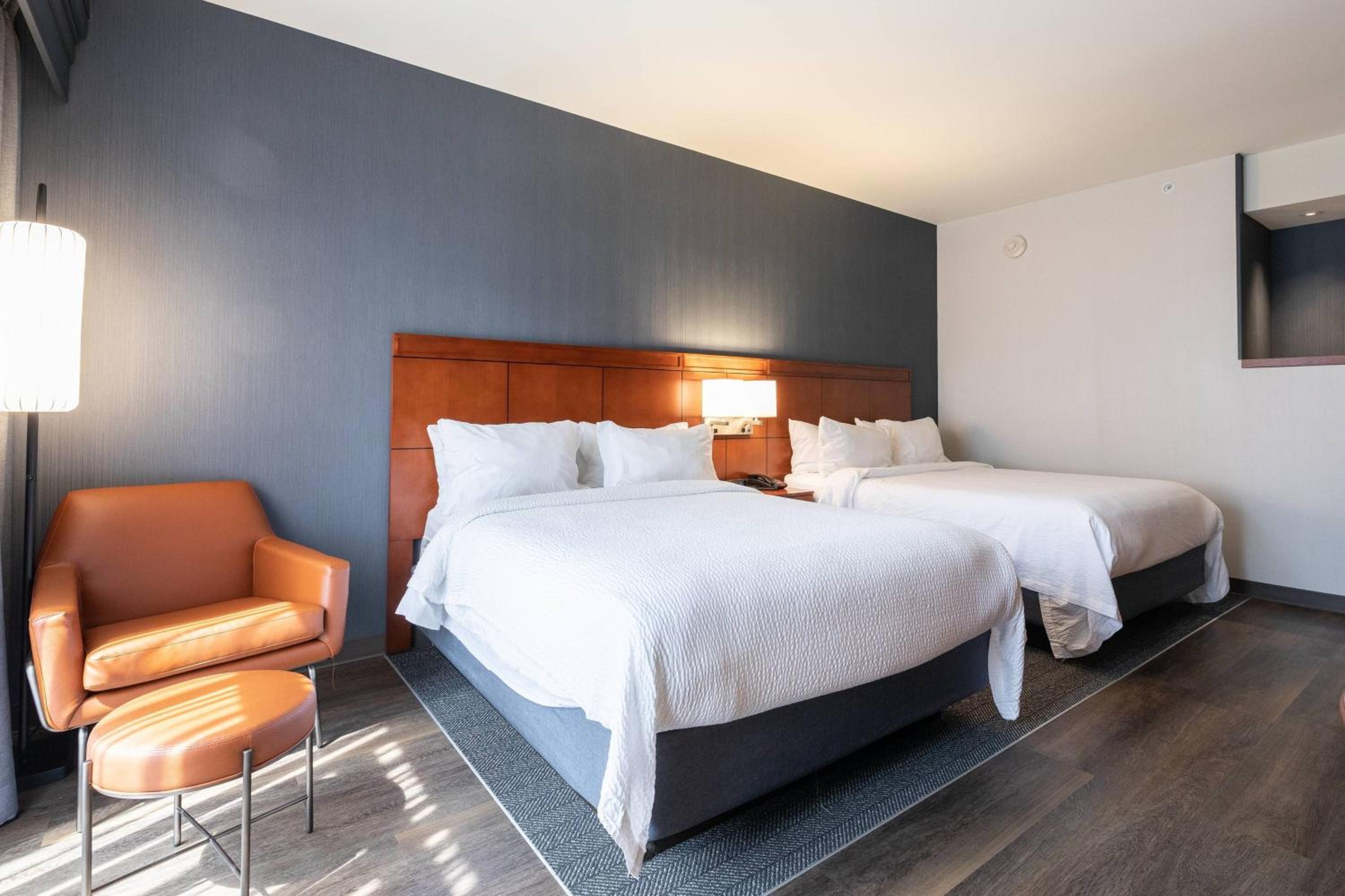 Queen Room with Two Queen Beds photo 1