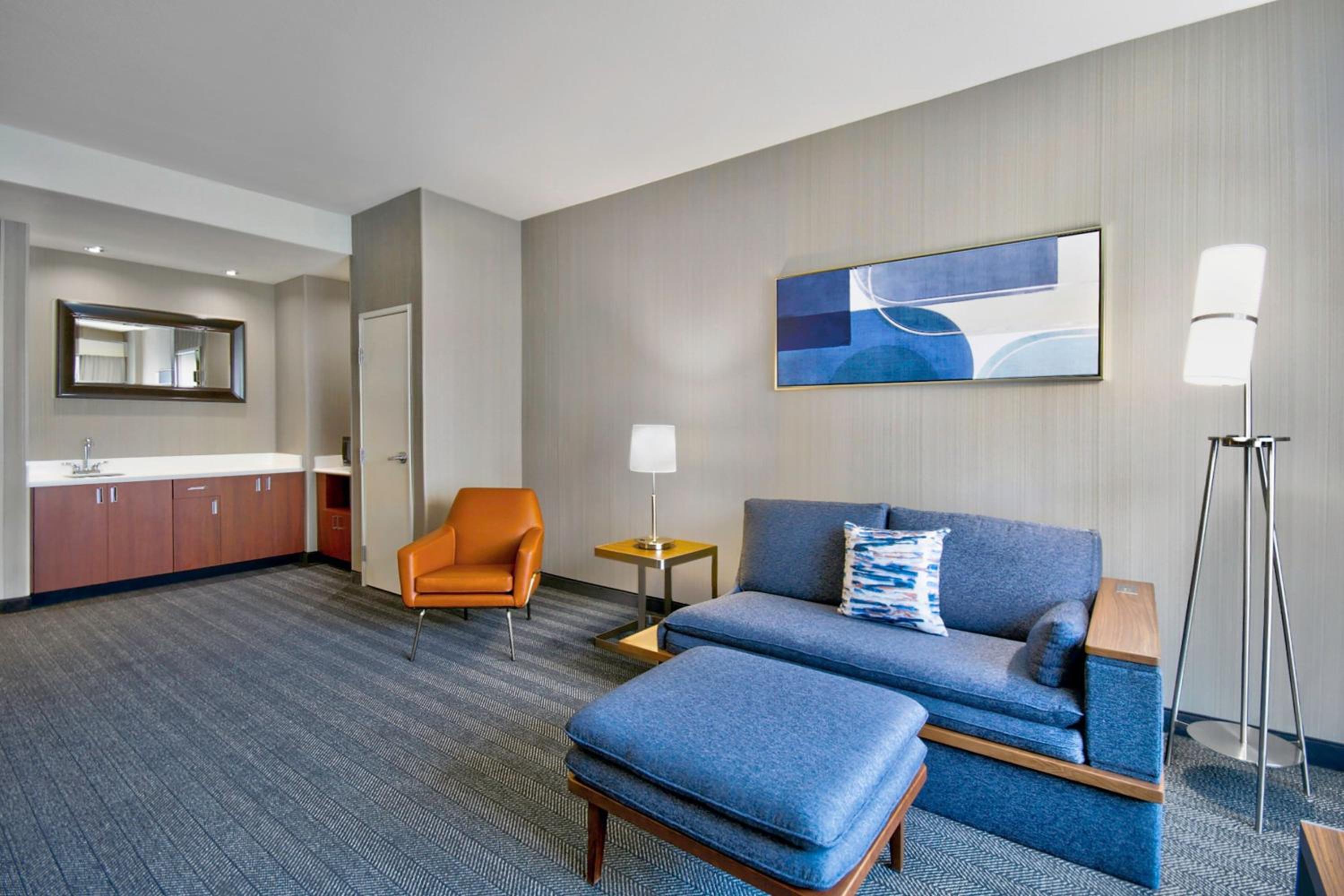 King Suite with Tub - Mobility Accessible photo 3