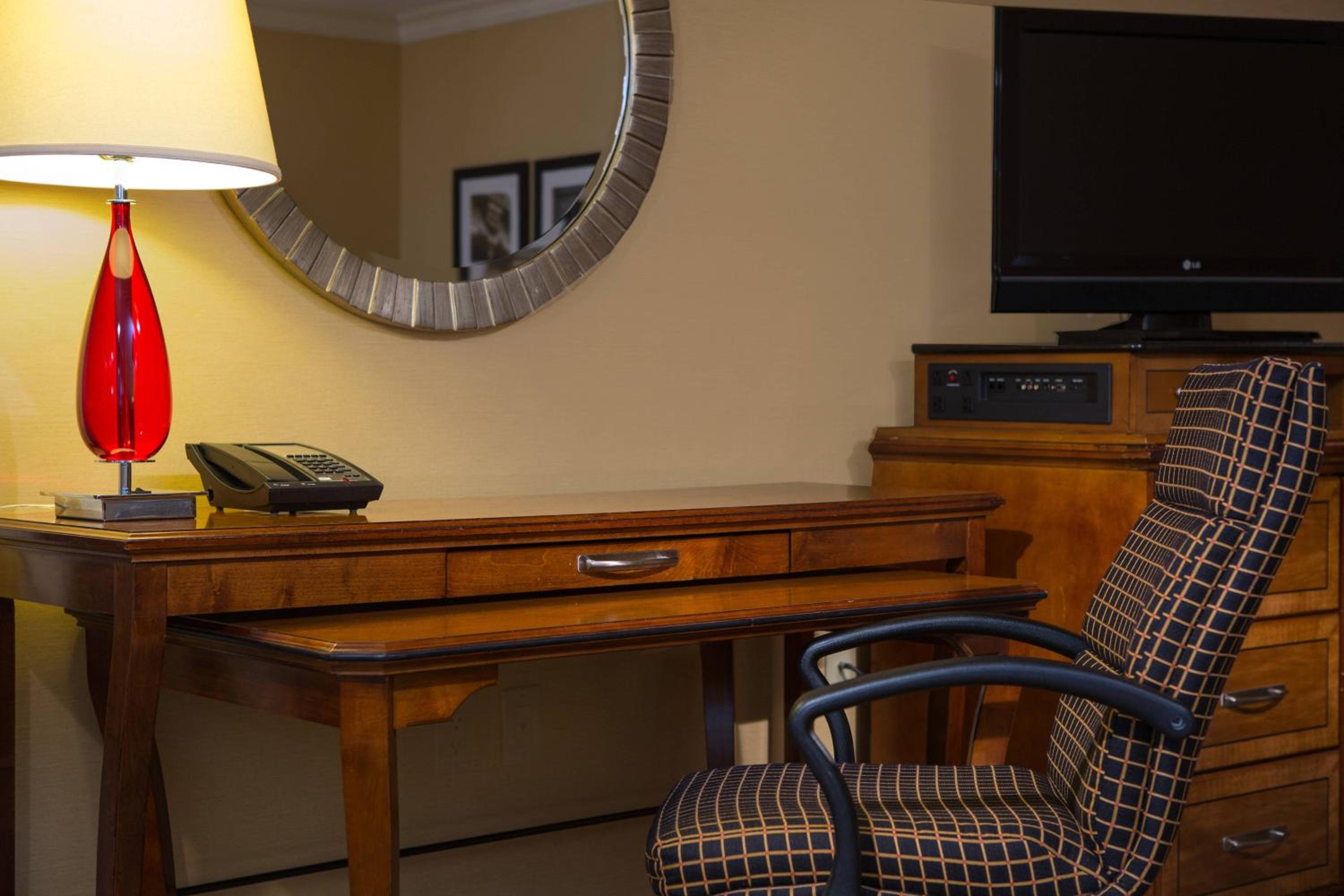 Standard King Room - Photo 4
