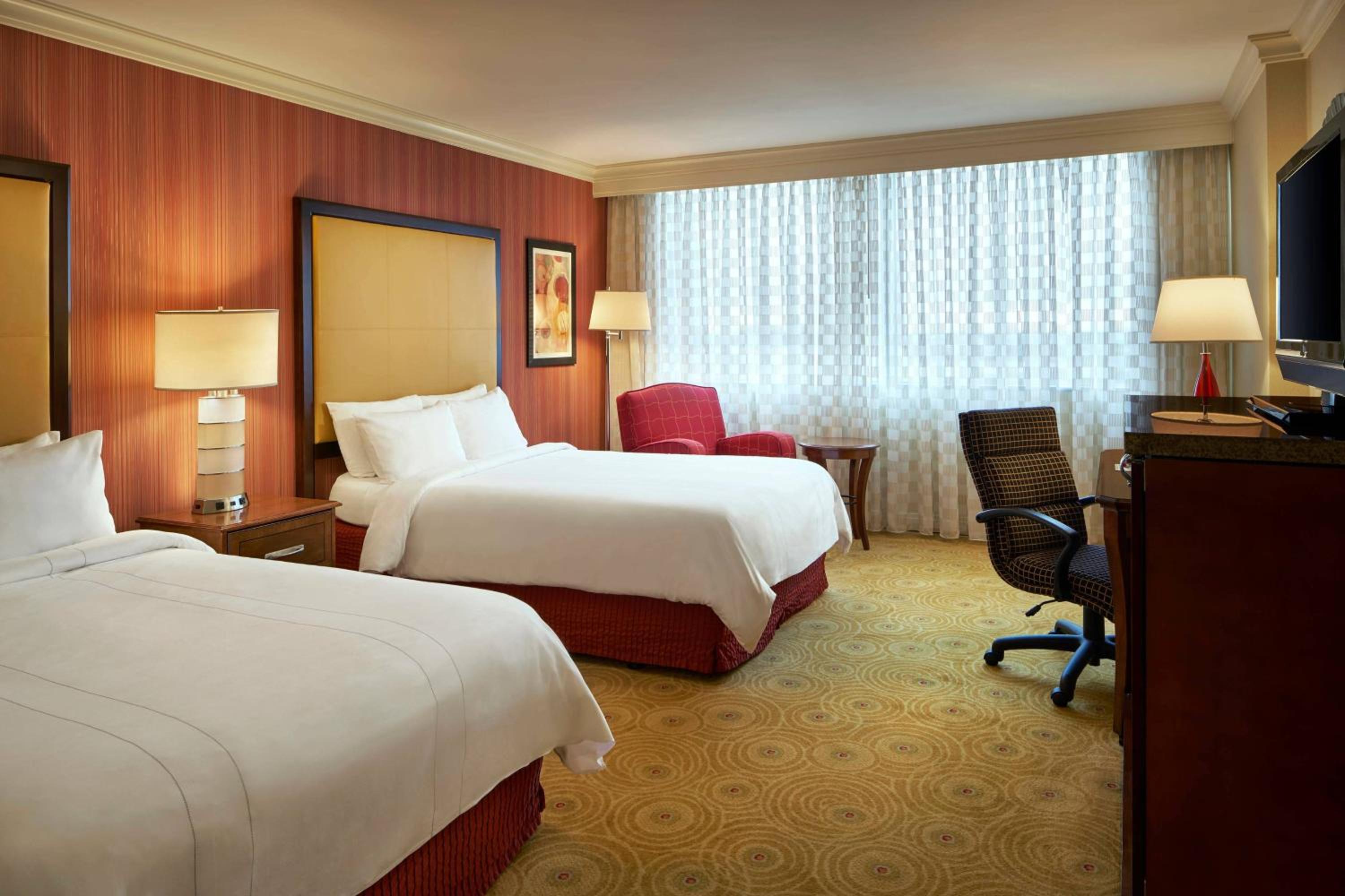 Guest Room with Two Double Beds - Photo 2
