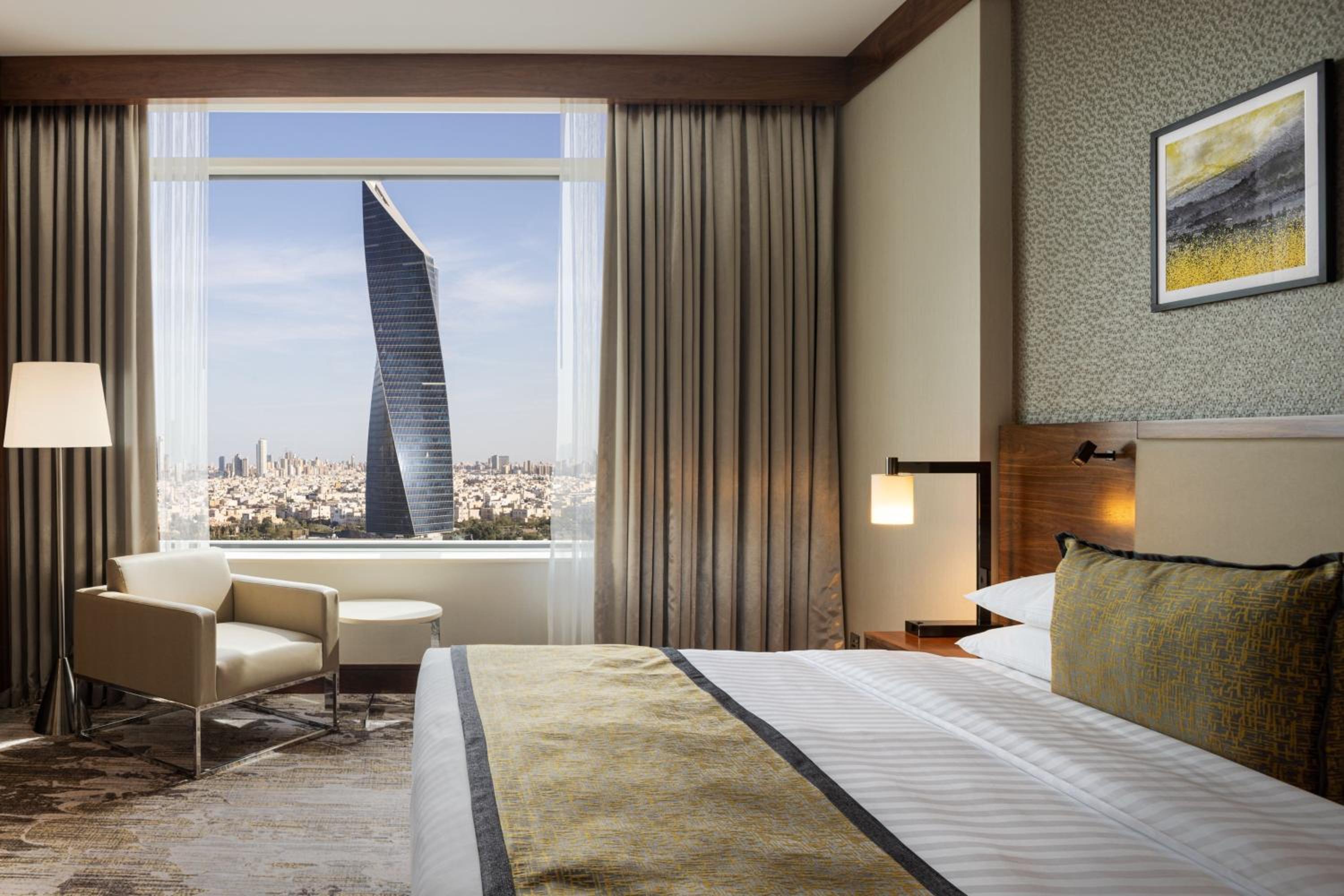 One-Bedroom Executive Apartment with City View - Photo 1