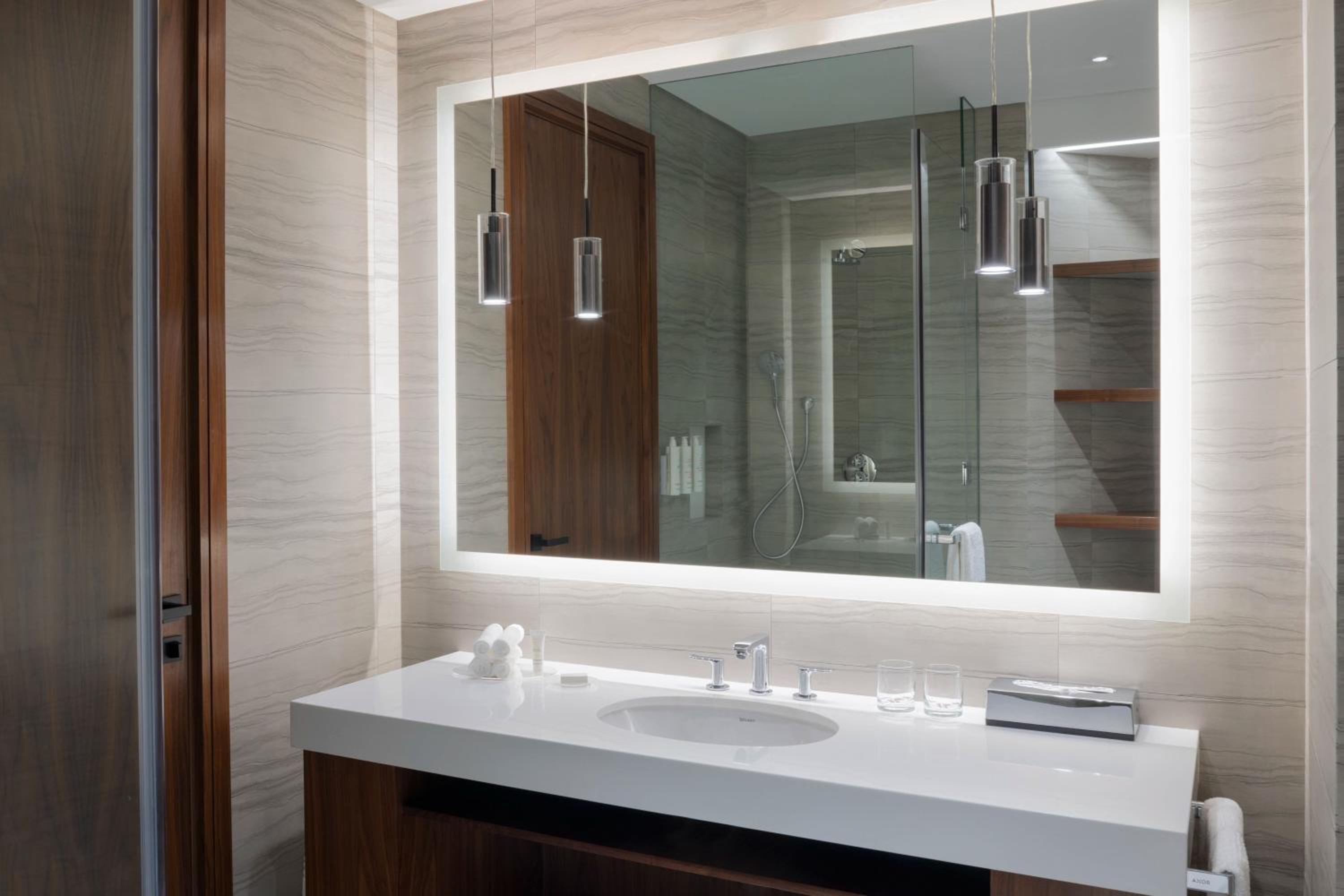 Two-Bedroom Executive Apartment with City View - Photo 6