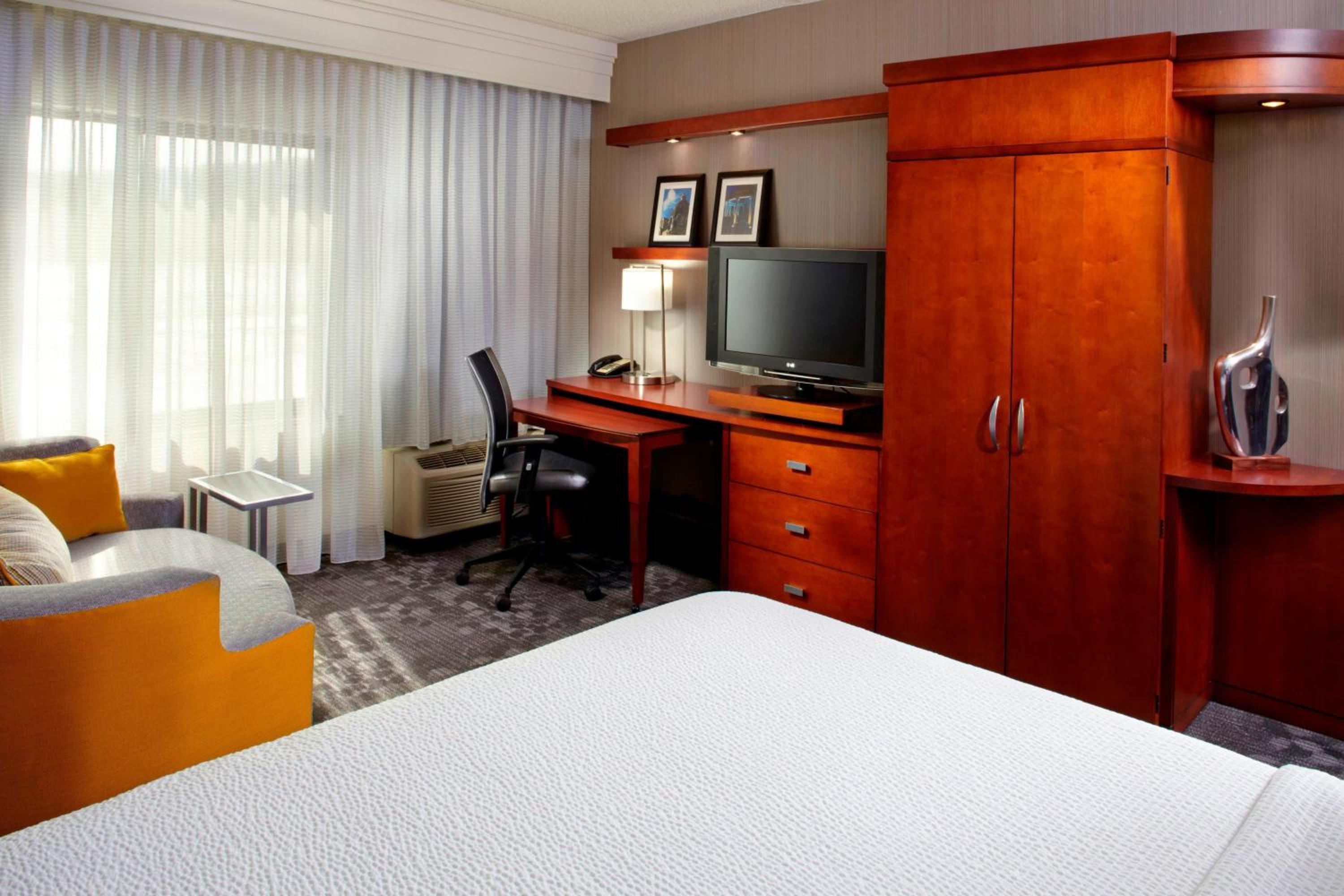 King Room with View - Photo 3