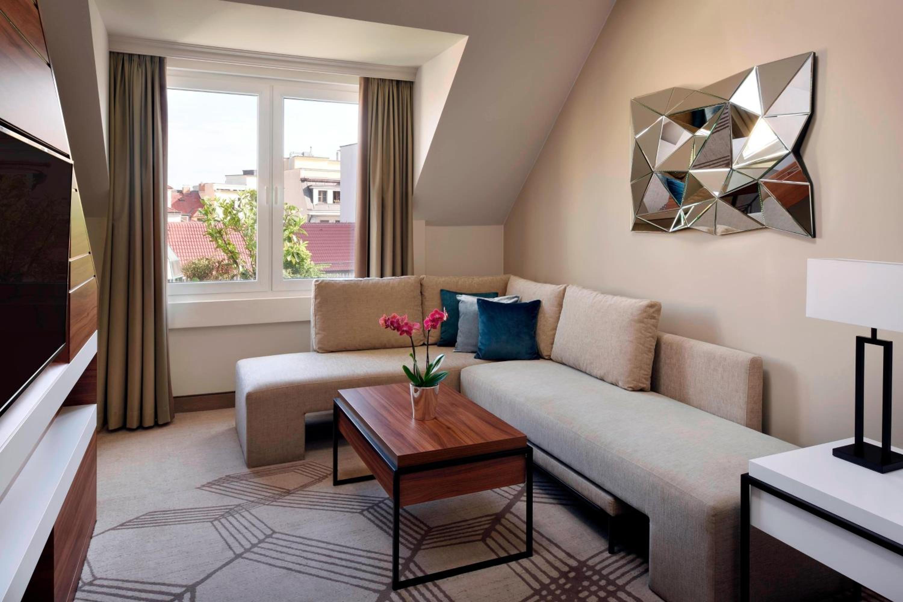 Duplex Suite, M Club access, 2 Floor Suite, 1 King