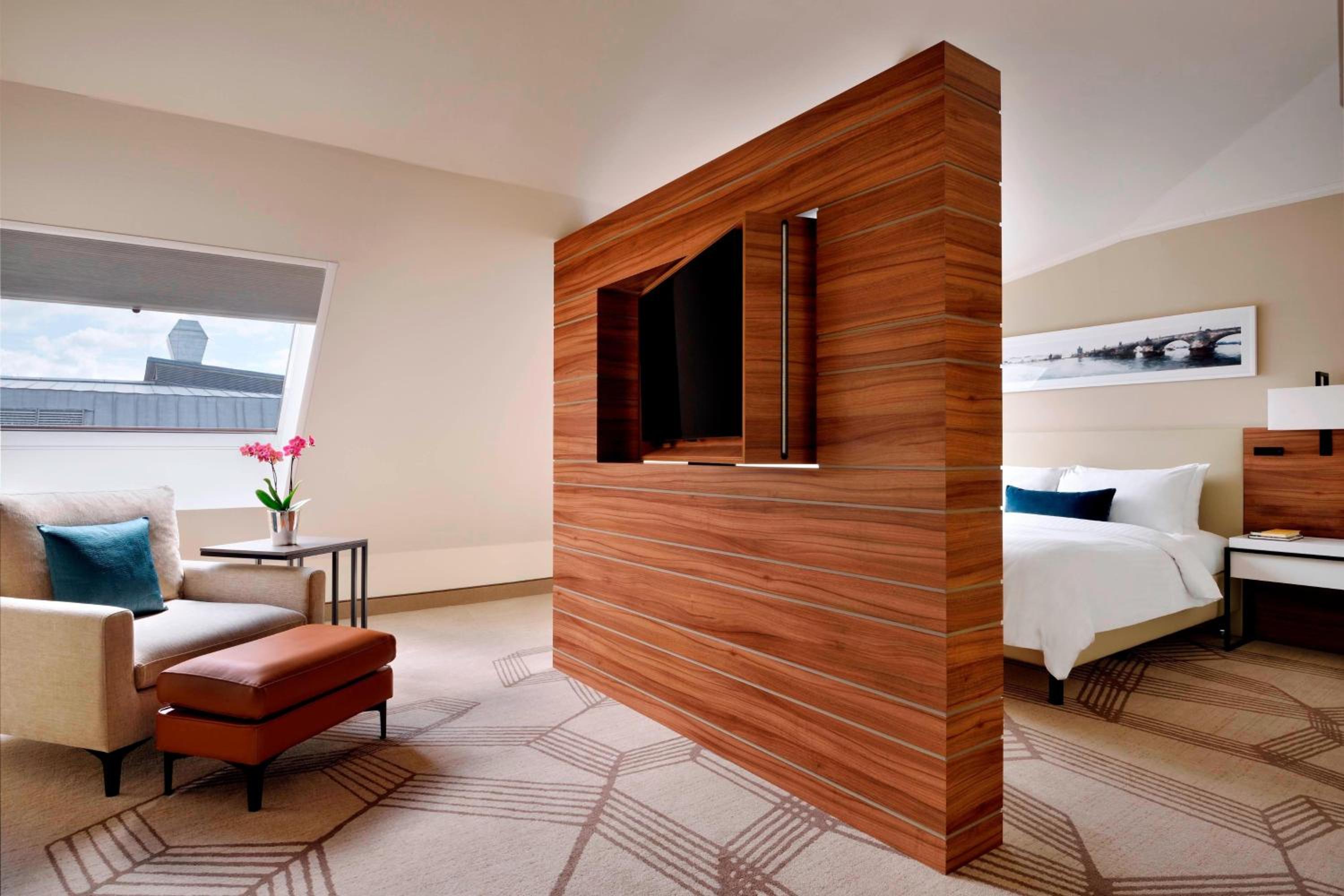 Duplex Suite, M Club access, 2 Floor Suite, 1 King