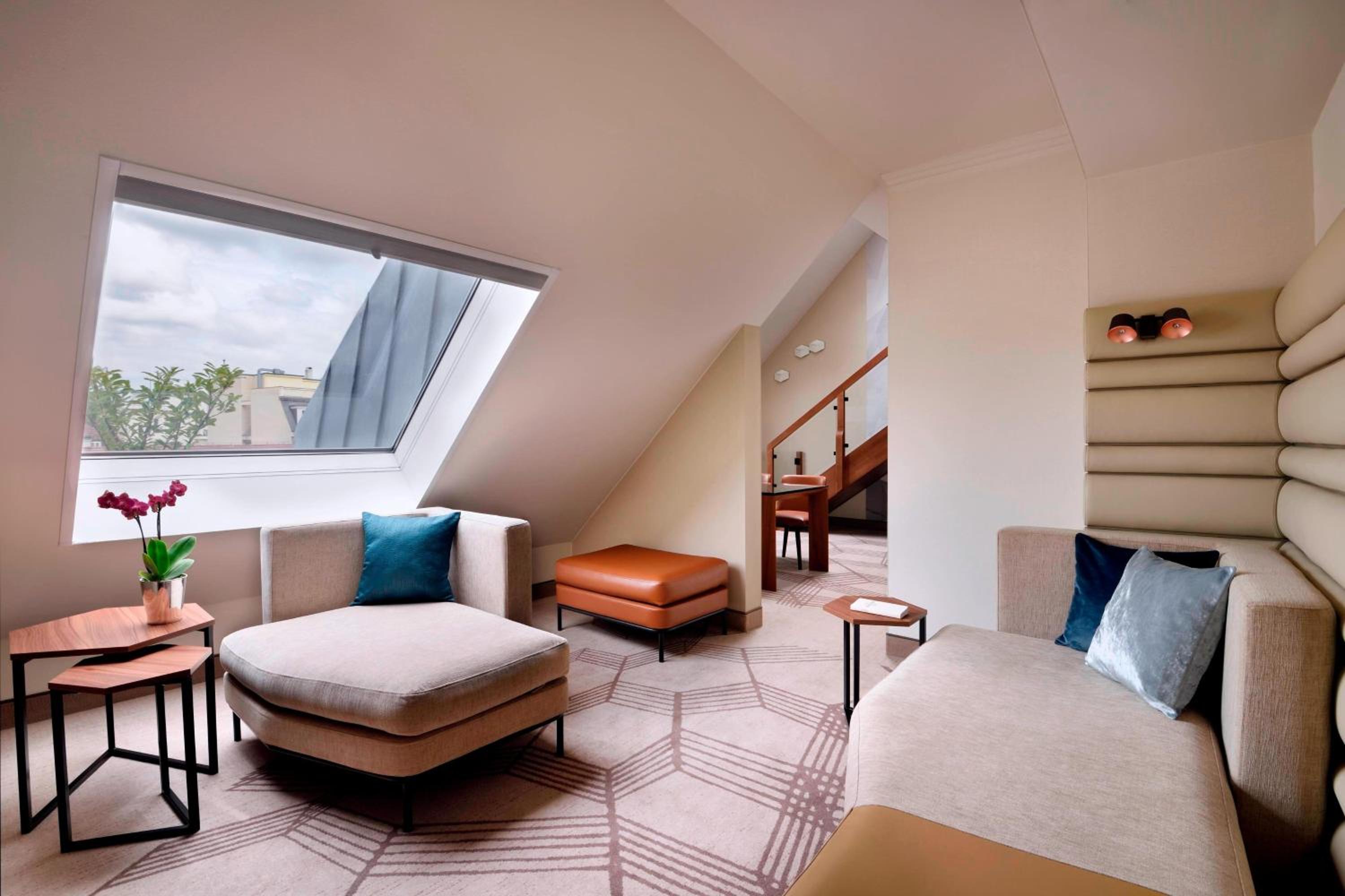 Duplex Suite, M Club access, 2 Floor Suite, 1 King
