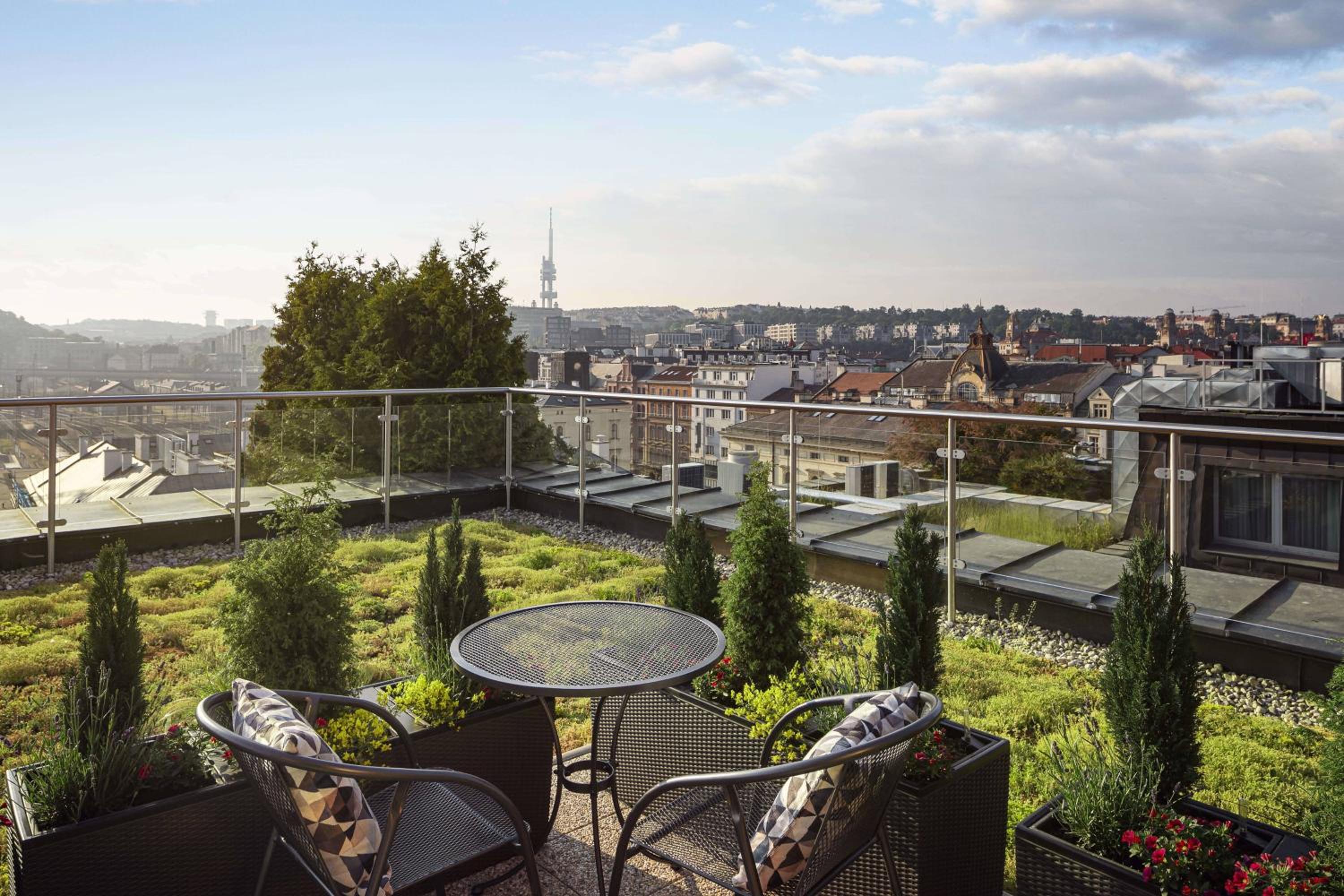 Club Balcony Suite, M Club access, 1 Bedroom Suite, 1 King