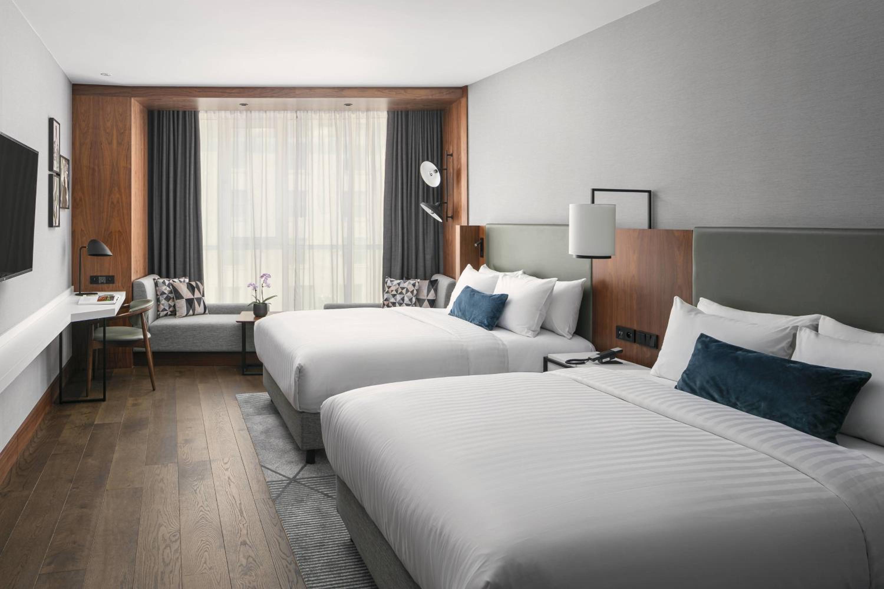 Club Guest Room, M Club access, 2 Queen