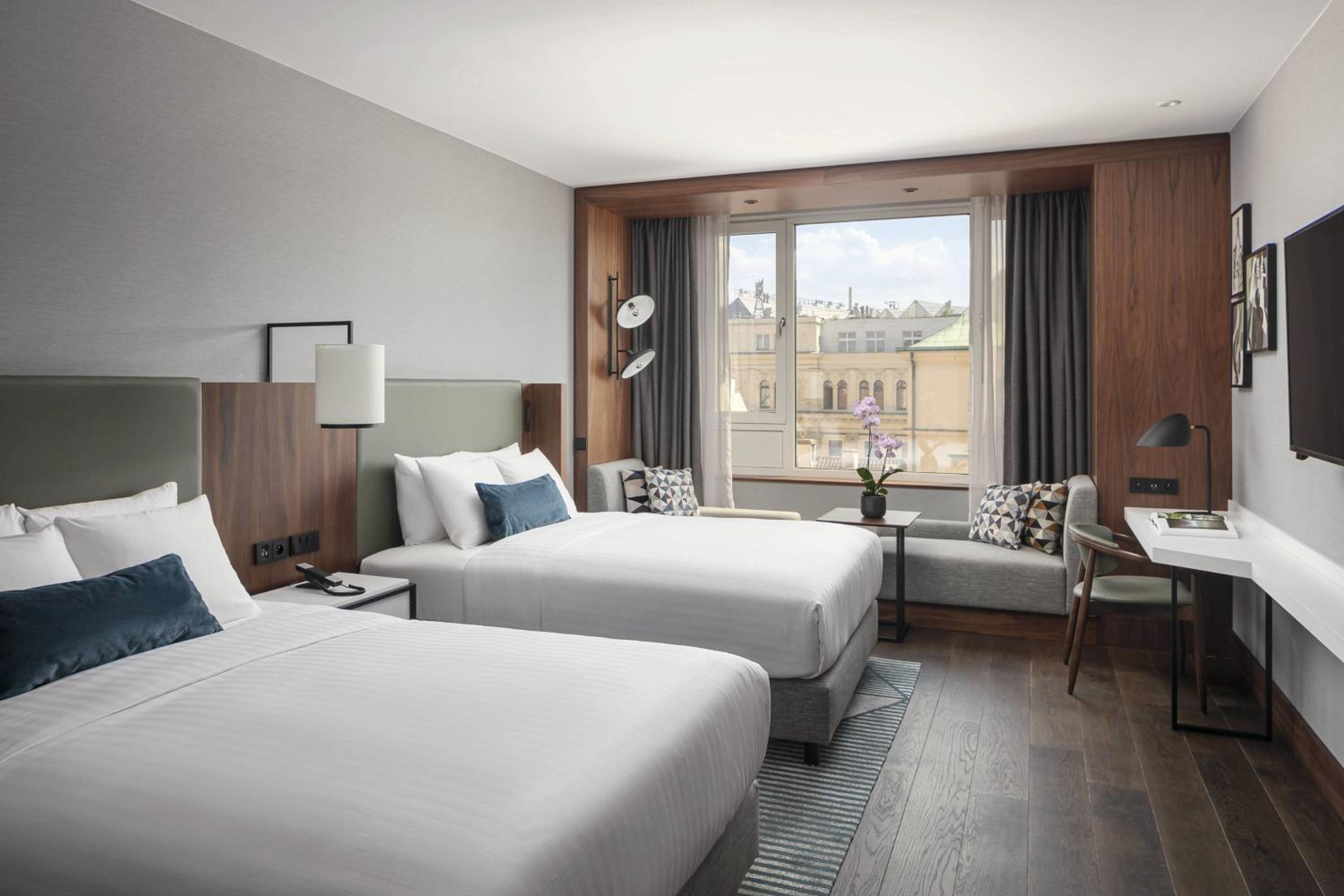Superior, Guest room, 2 Queen thumbnail 5