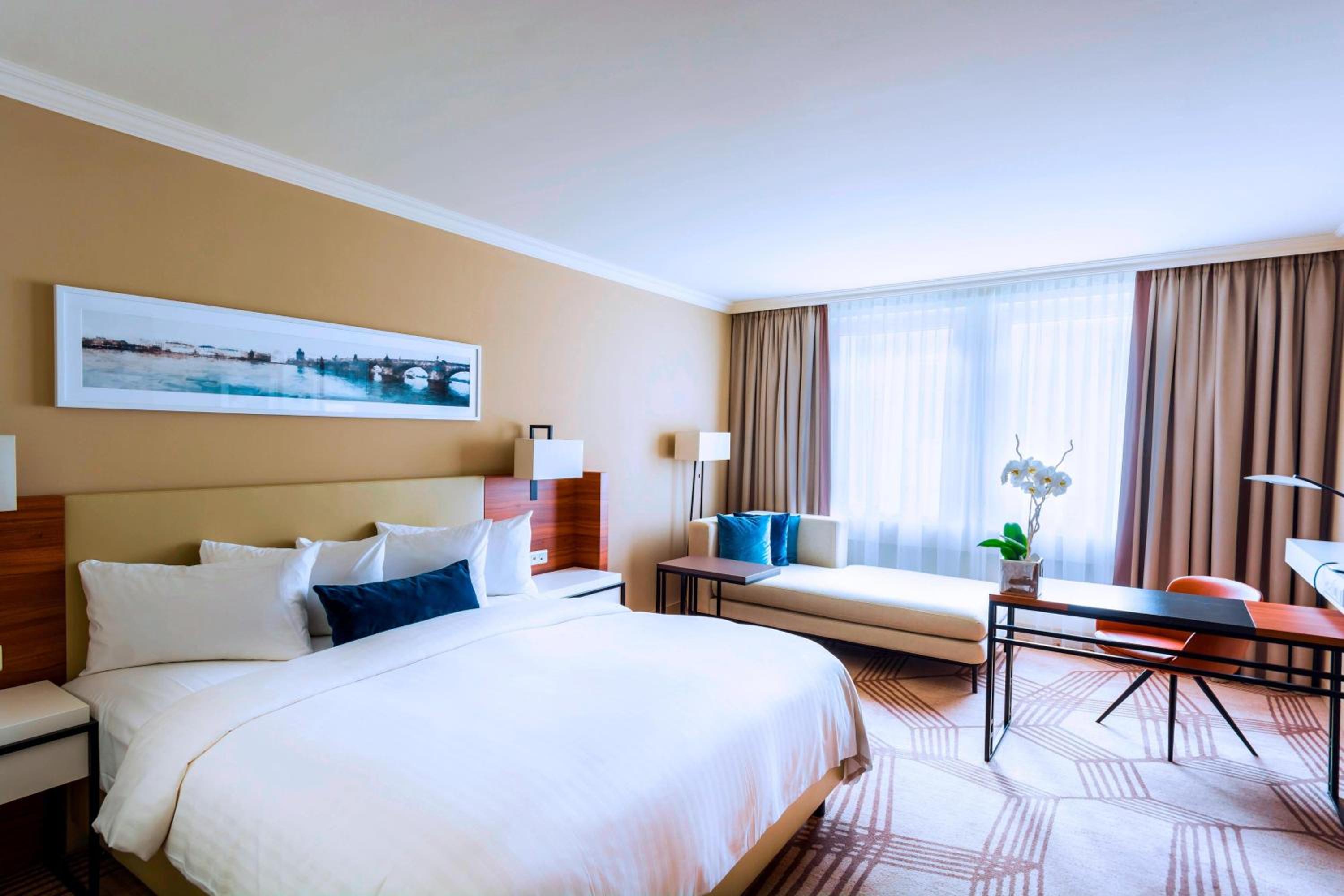 Club Guest Room, M Club access, 1 King