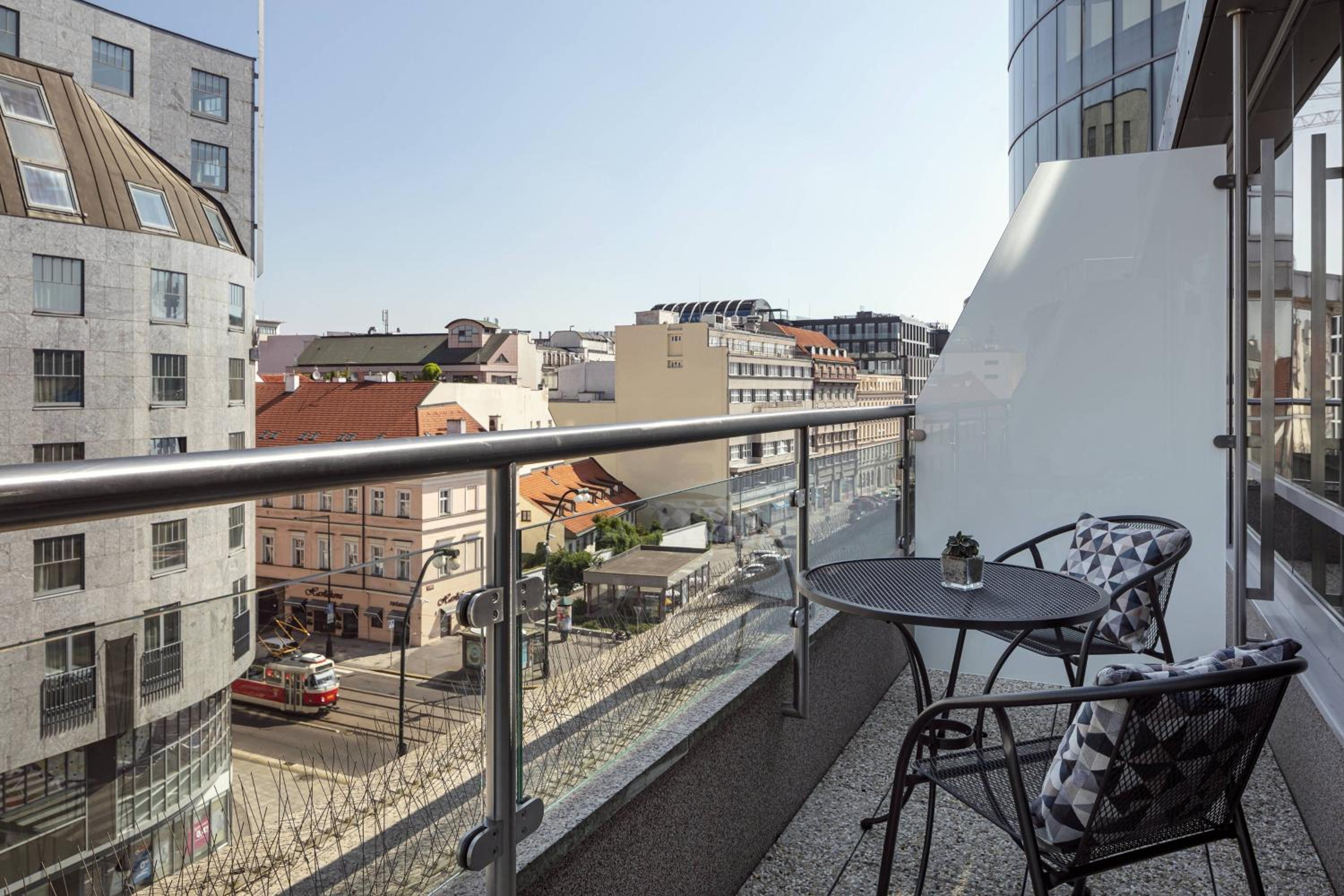 Balcony Room thumbnail 5