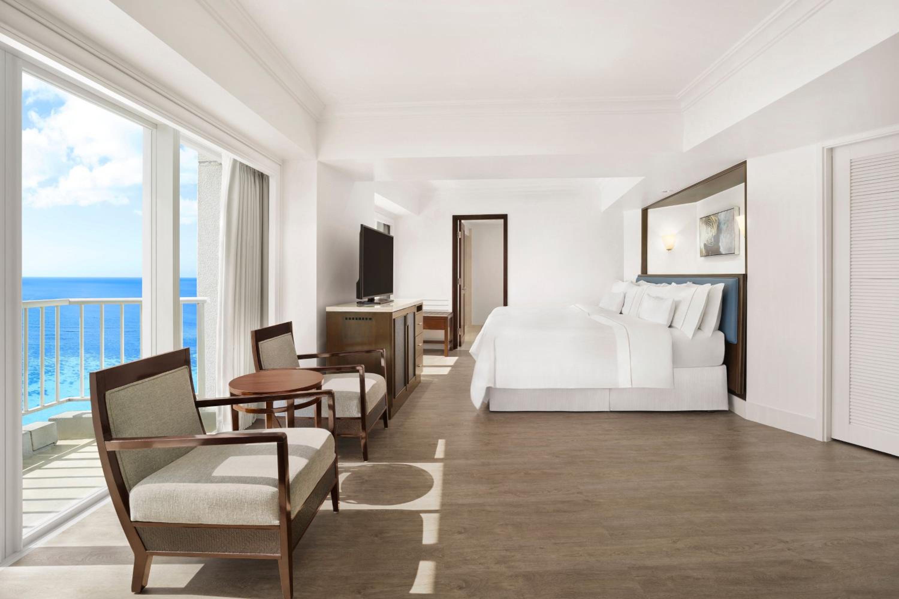 Ocean Front, Larger Guest room, 2 Queen, Corner room - Photo 1