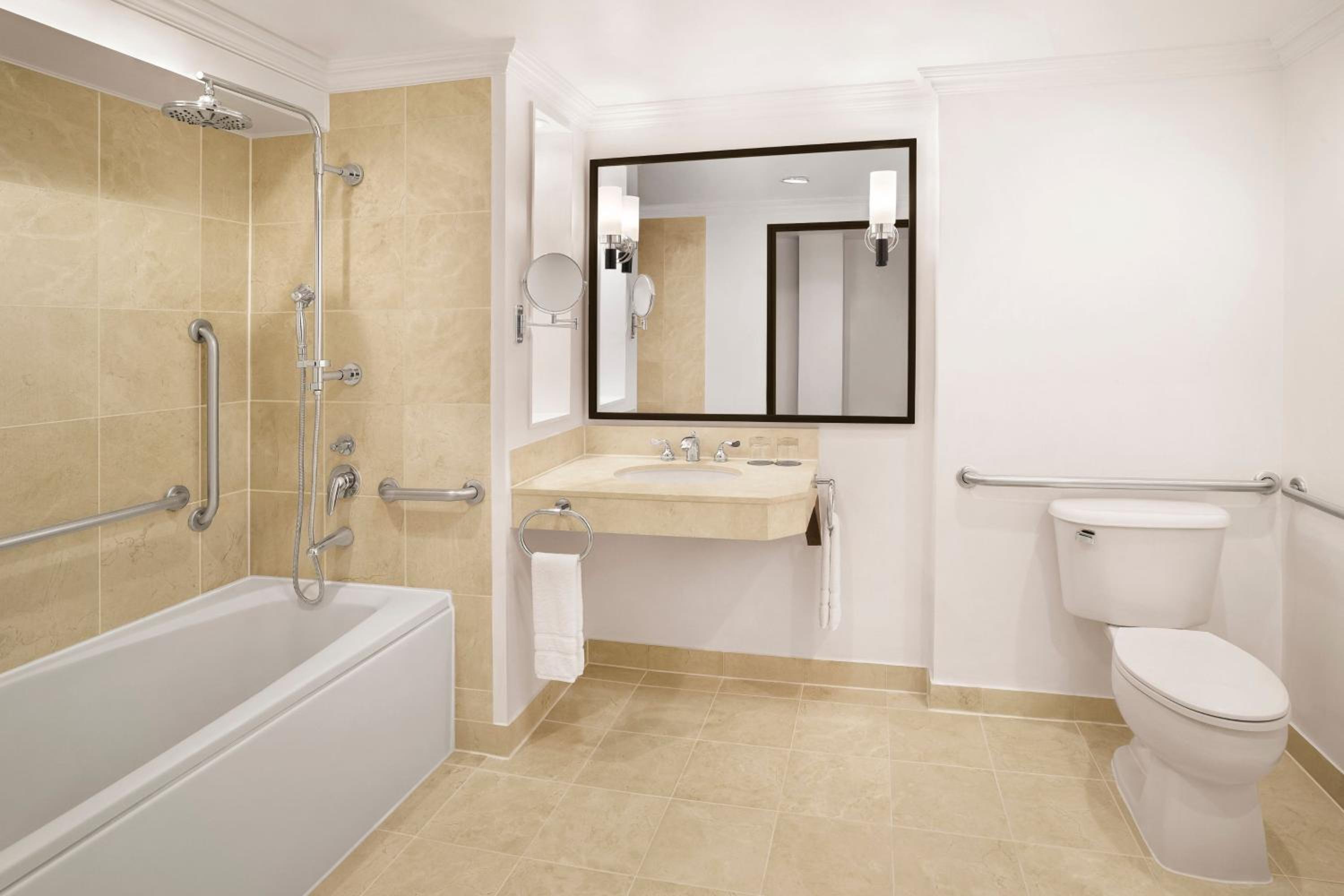 Accessible, Guest room, 1 King, Partial ocean view, Balcony - Photo 4