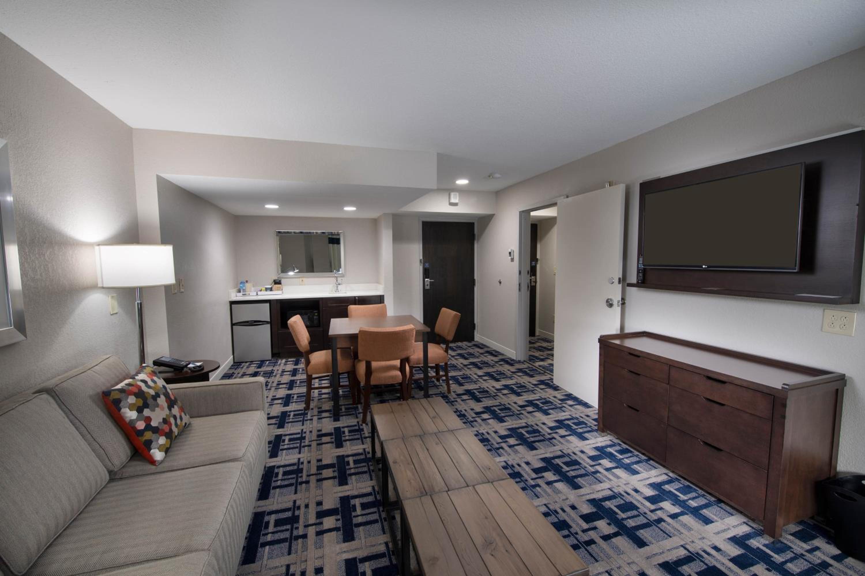 Suite, 1 King, Sofa bed - Photo 2