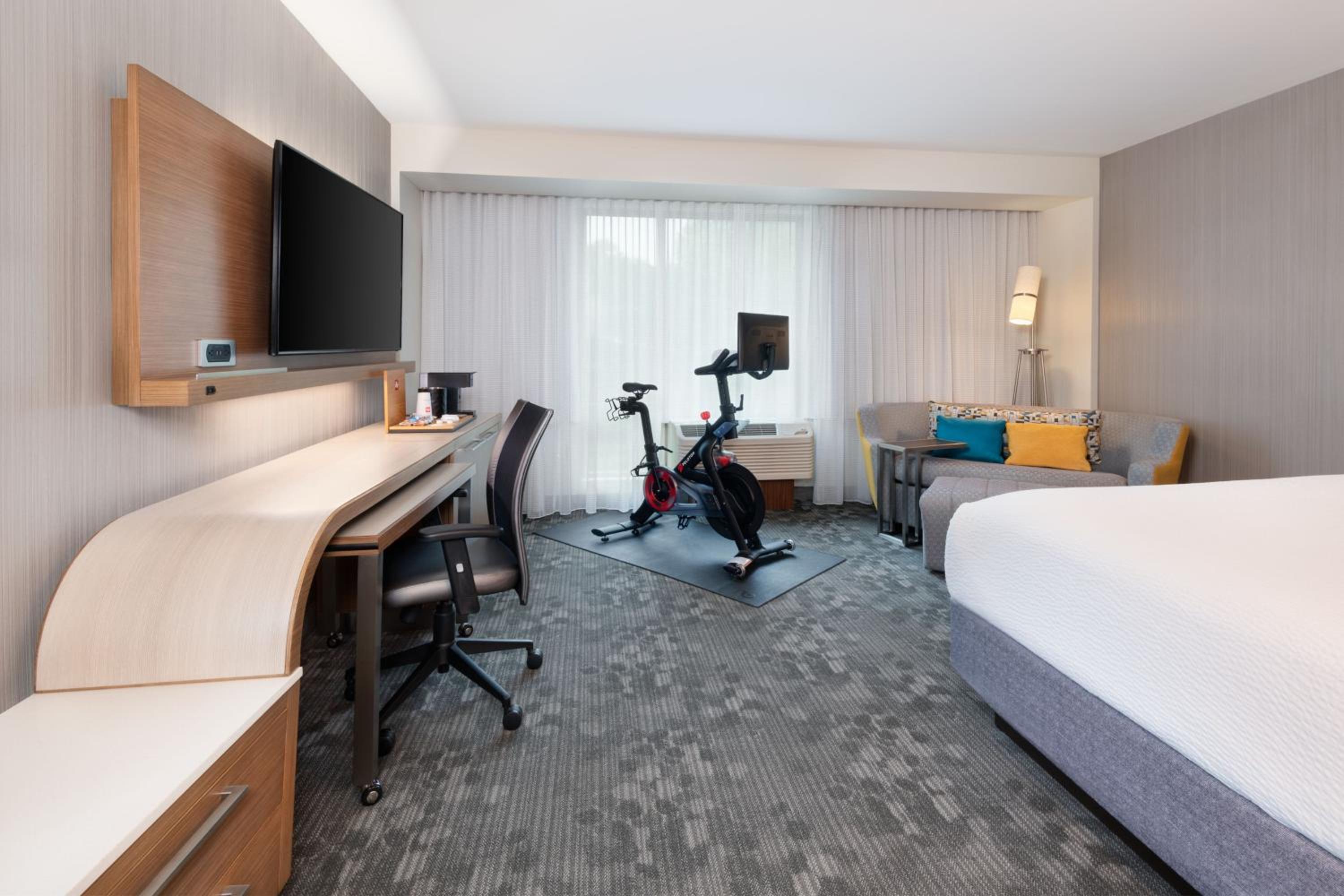 King Room with Peloton Bike photo 3