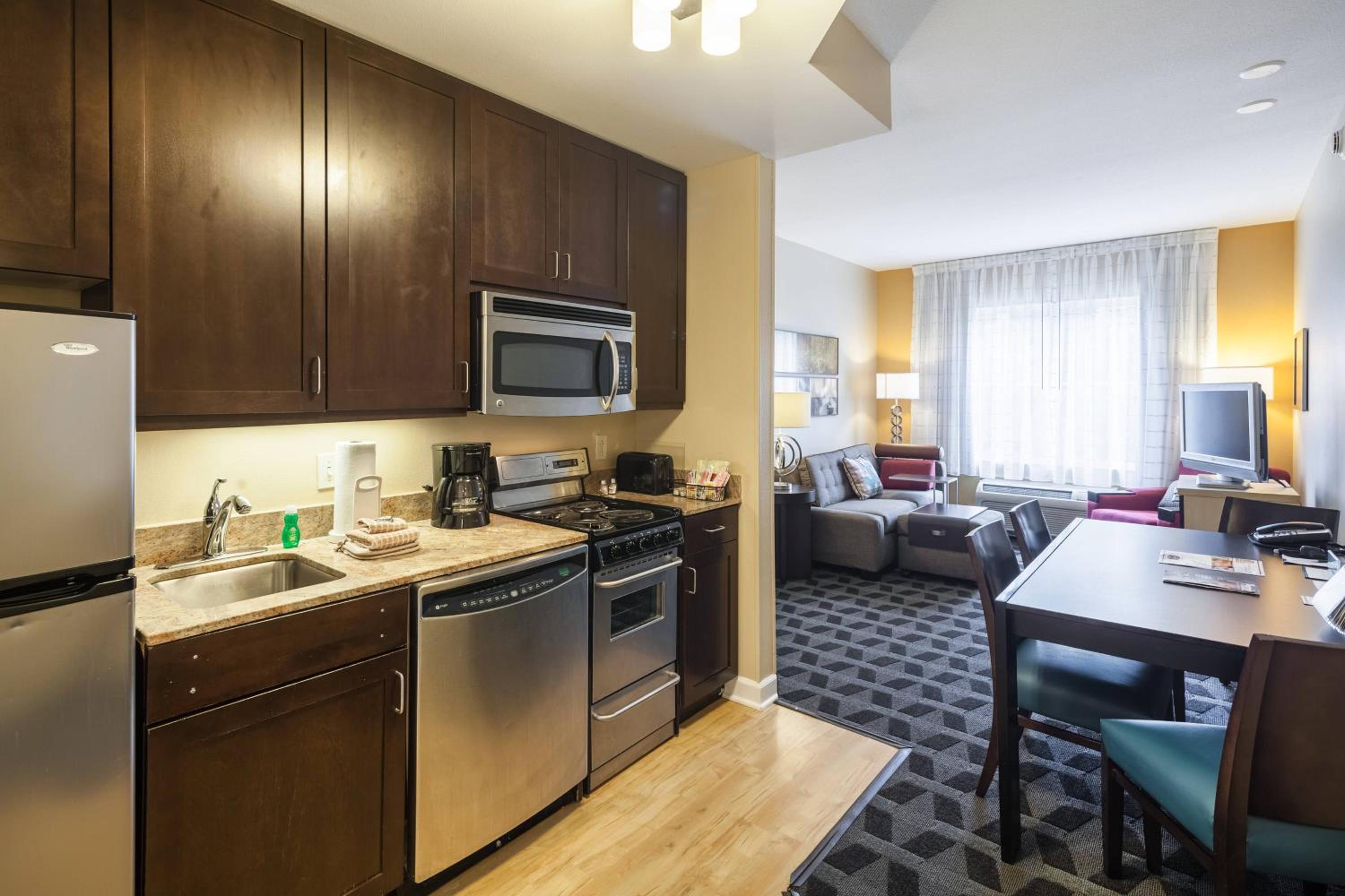Two-Bedroom Suite - Photo 6