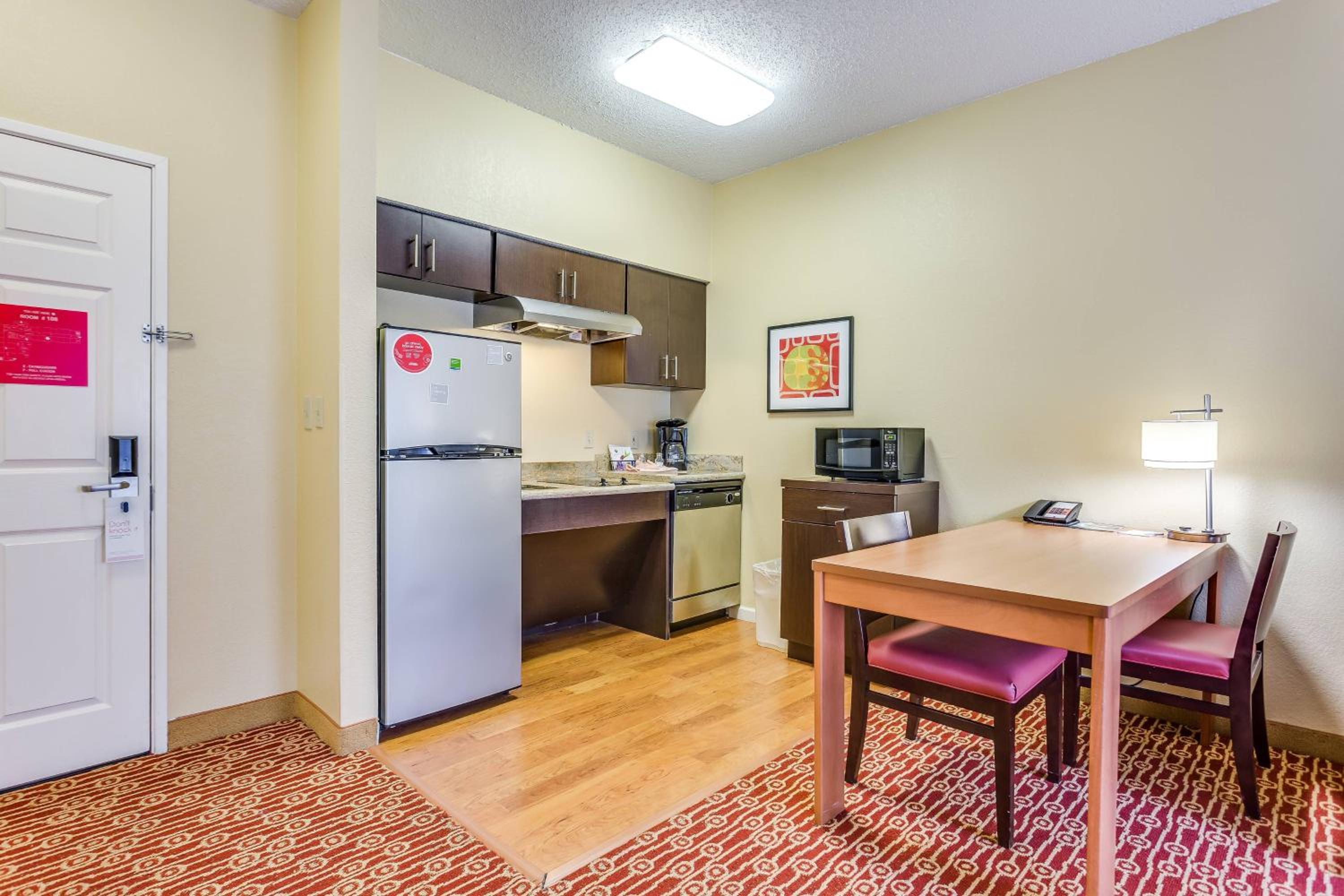 Queen Studio with Sofa Bed and Transfer Shower - Mobility and Hearing Accessible - Photo 7