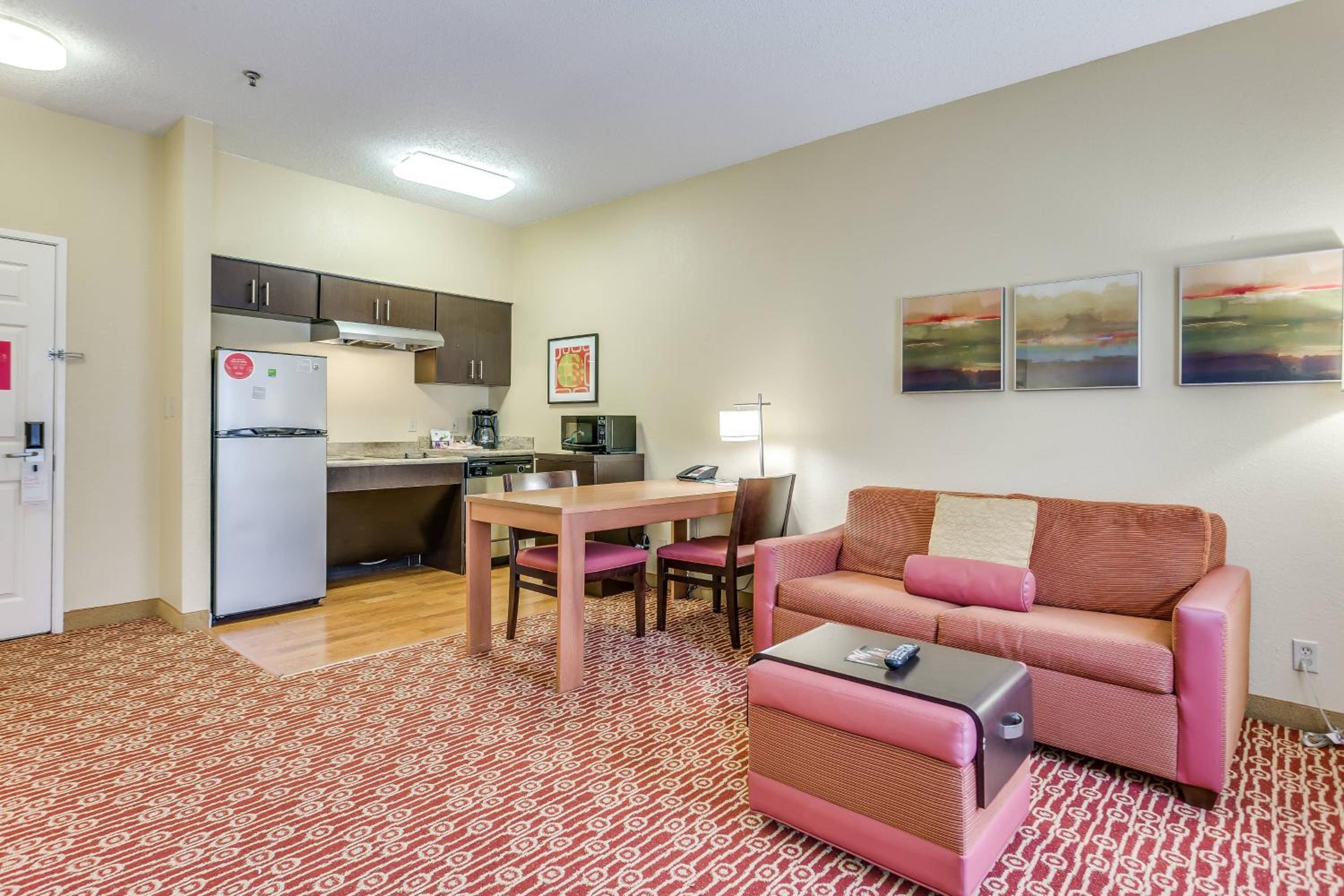 Queen Studio with Sofa Bed and Transfer Shower - Mobility and Hearing Accessible - Photo 8