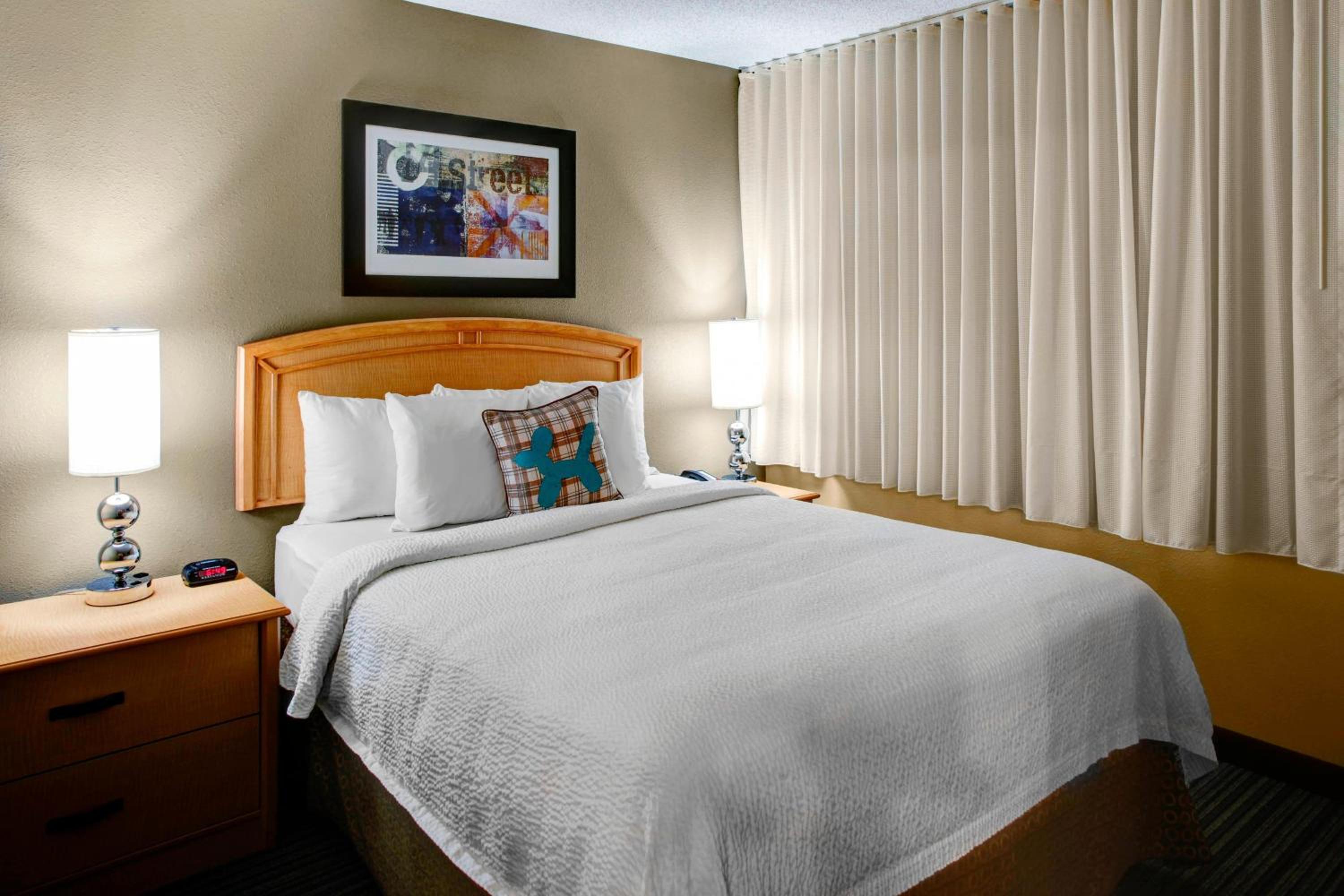 One-Bedroom Queen Suite - Photo 1