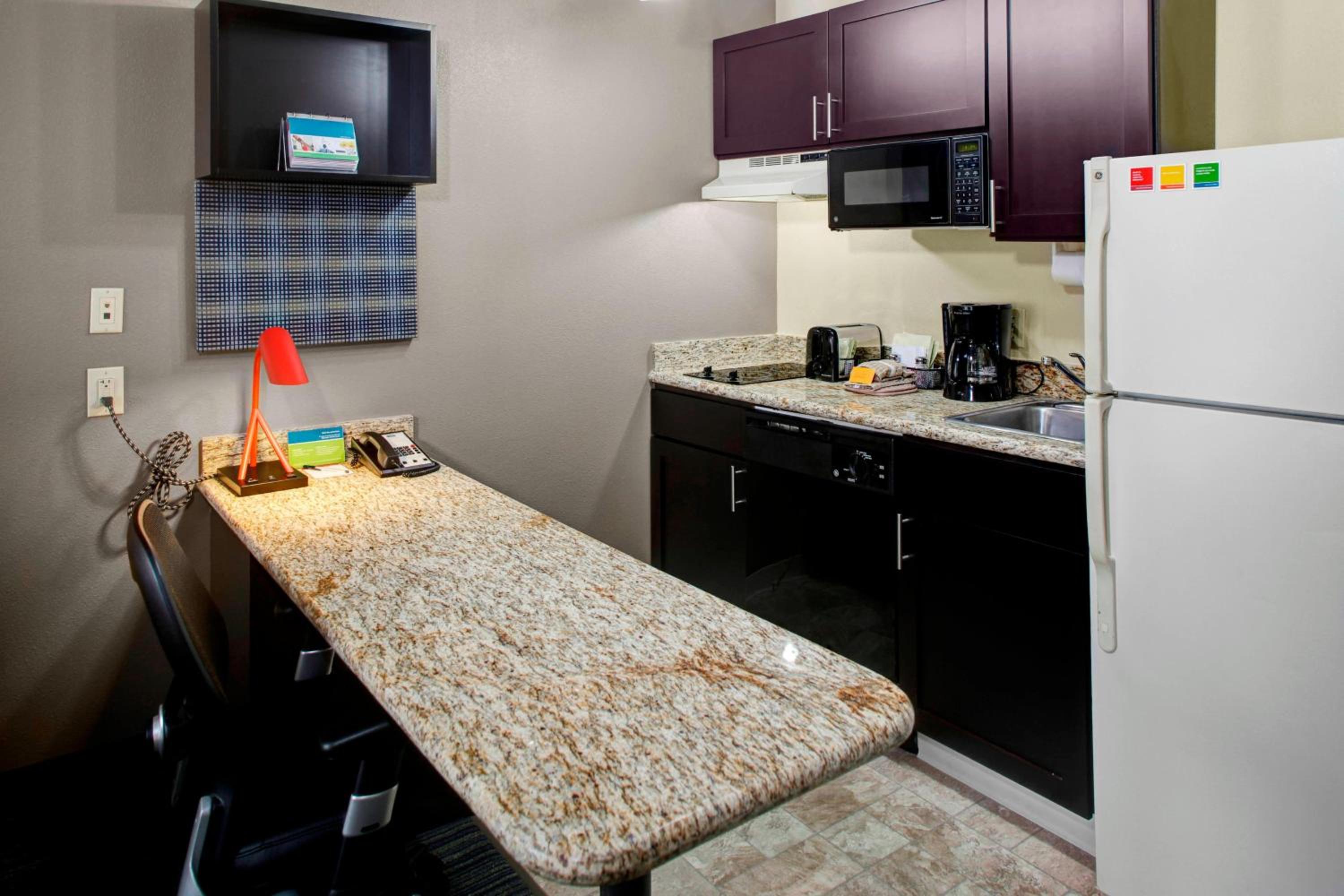 Queen Studio with Sofa Bed - Photo 3