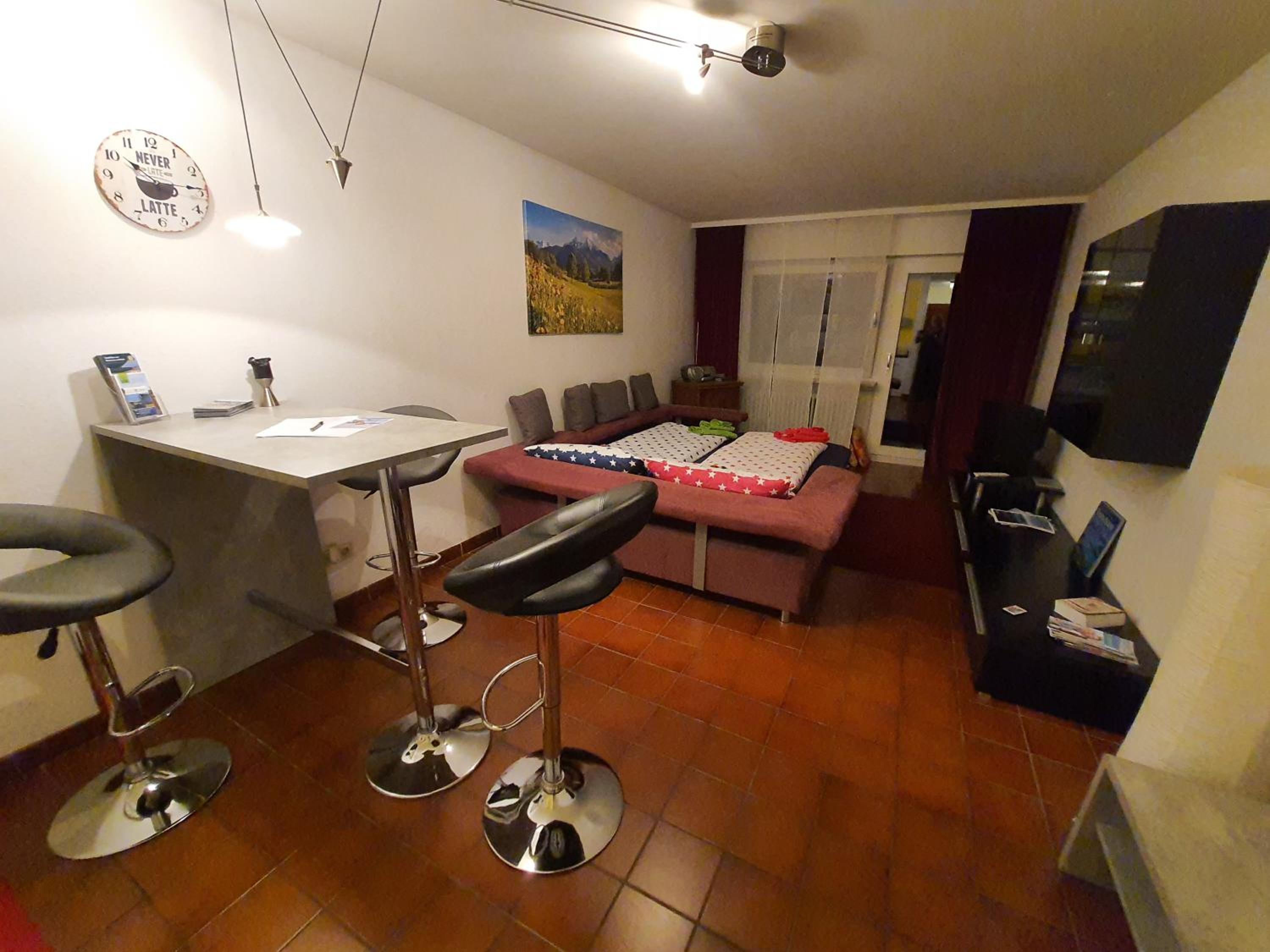One-Bedroom Apartment photo 1