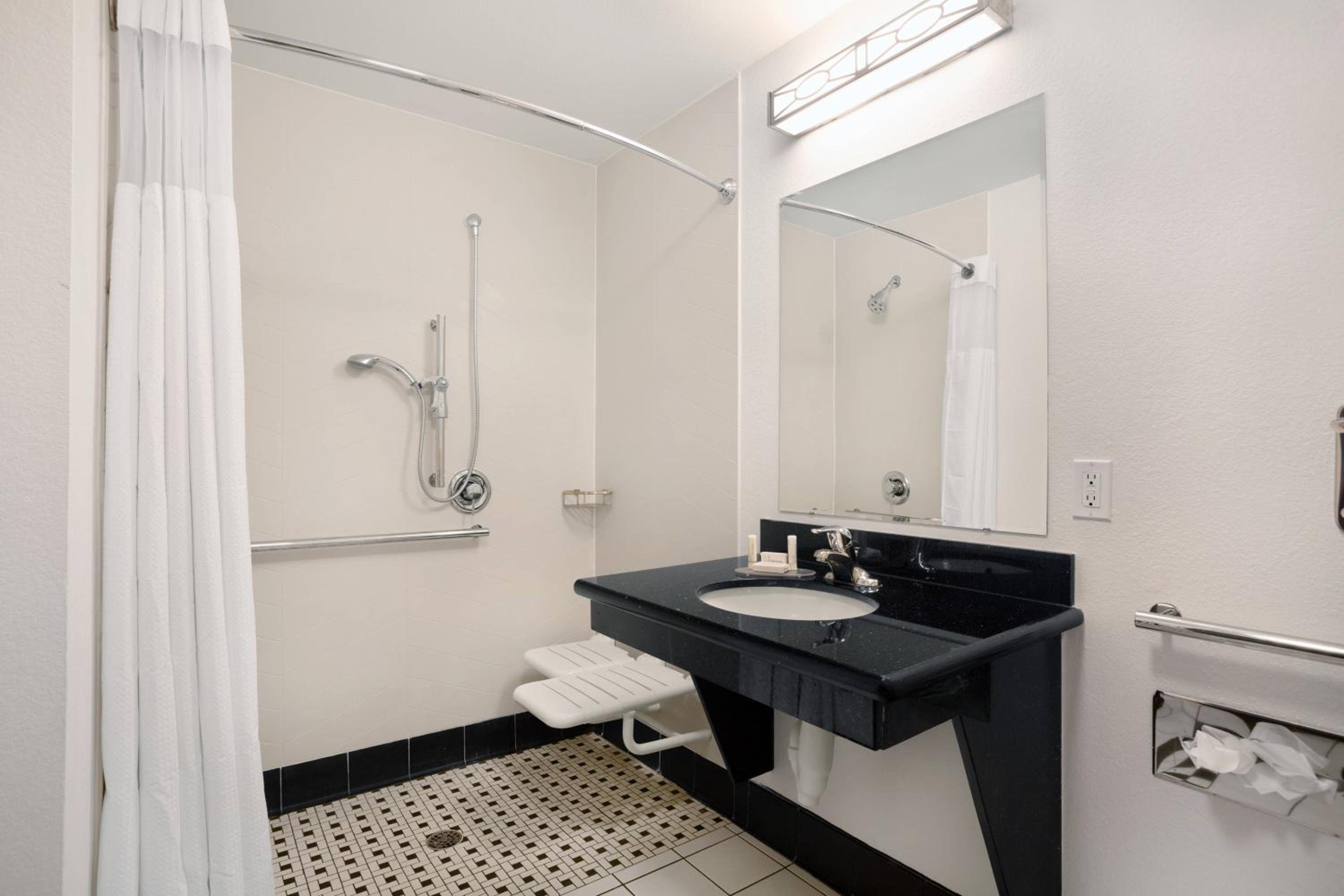 Double Room with Two Double Beds - Photo 4