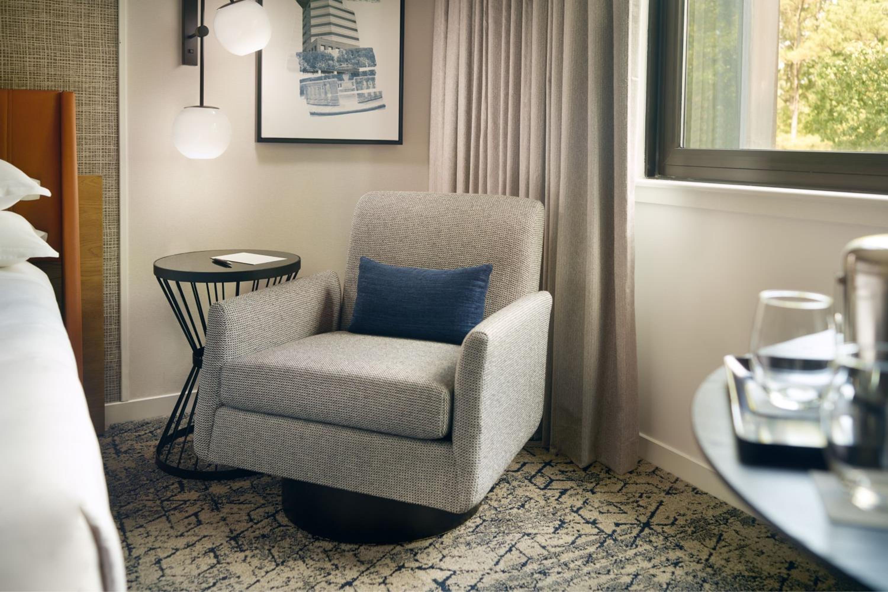Traditional King Room - Hearing Accessible - Photo 5