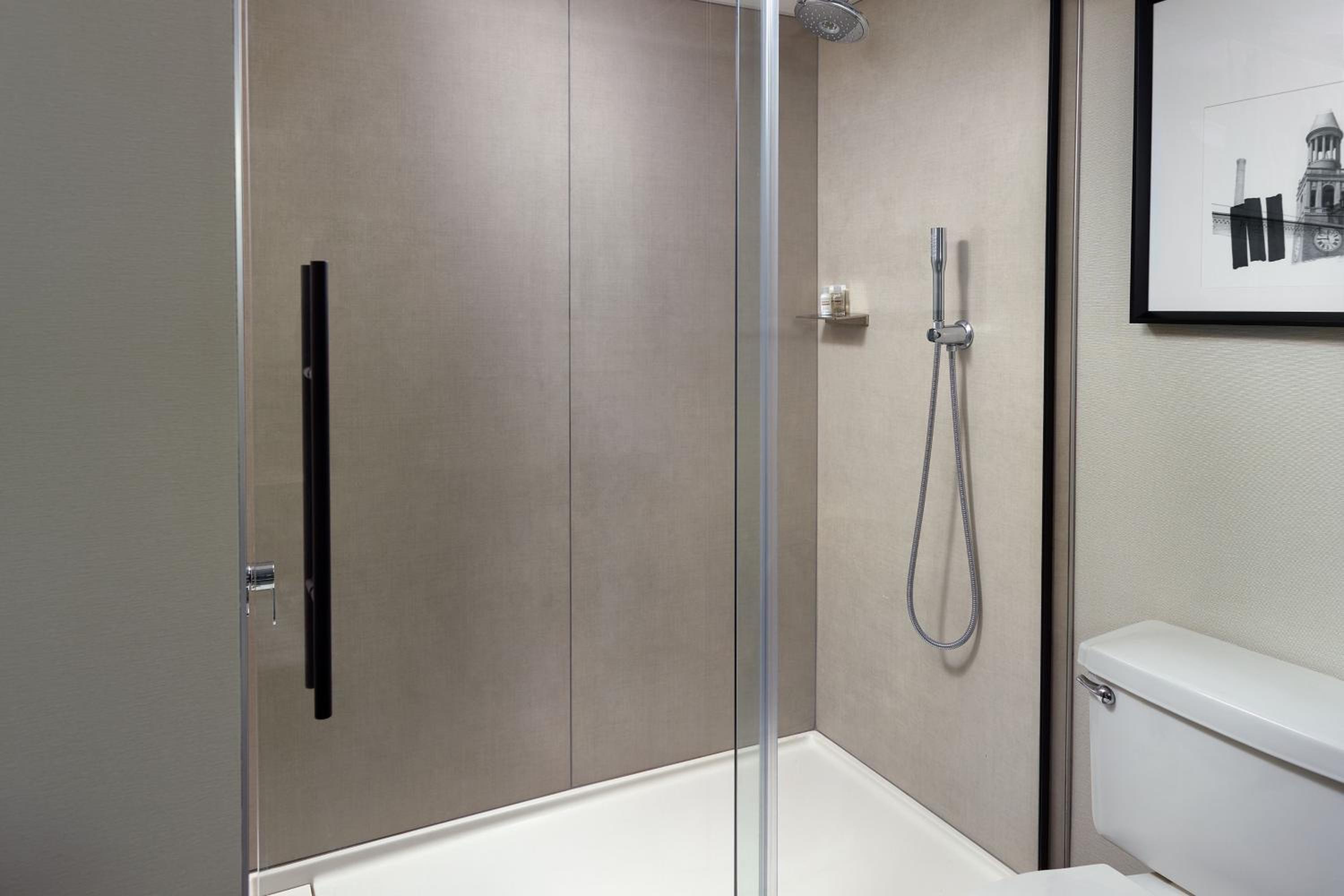 One-Bedroom King Suite - Club Access - Photo 4