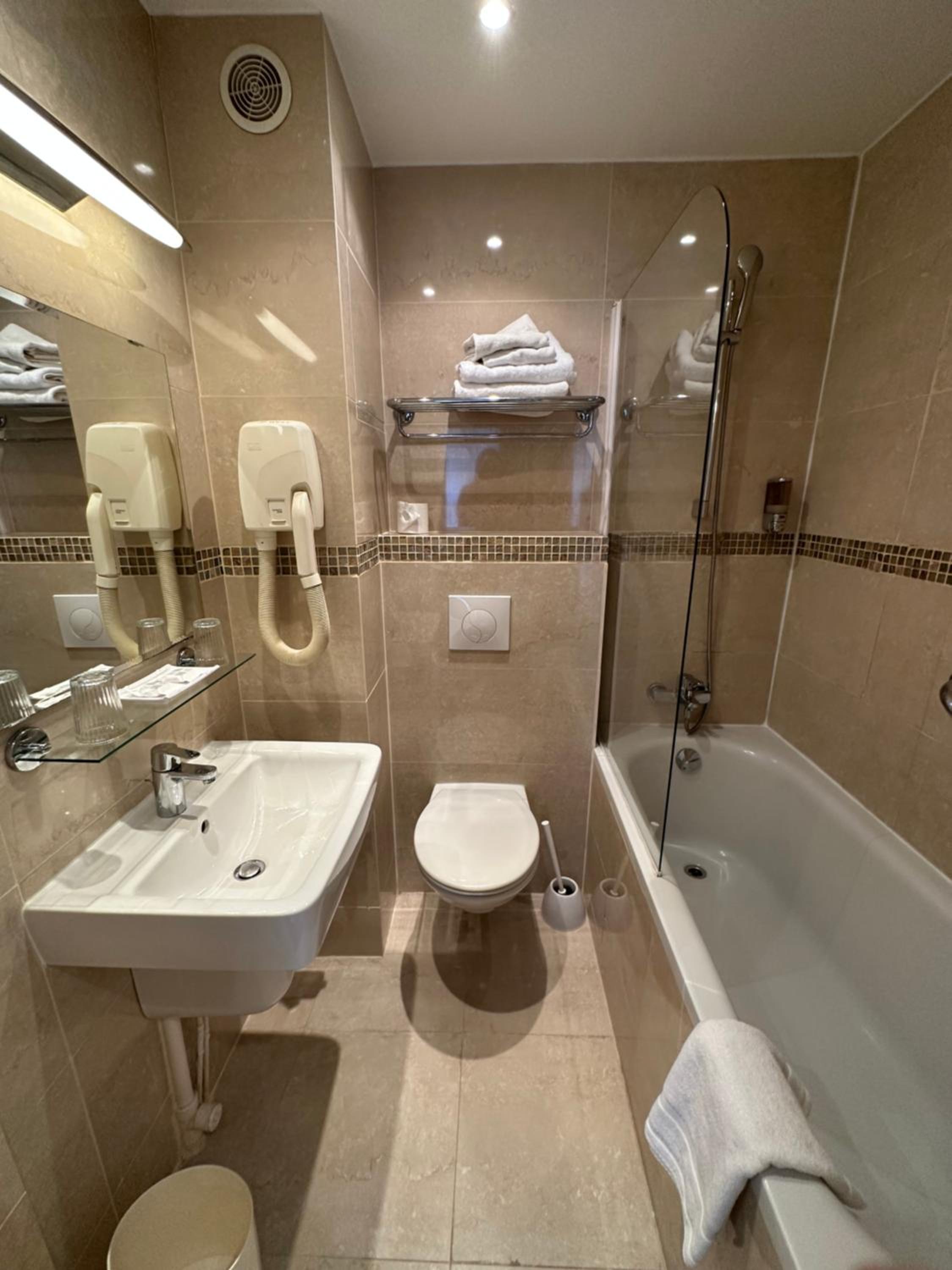Double Room with Bath photo 3