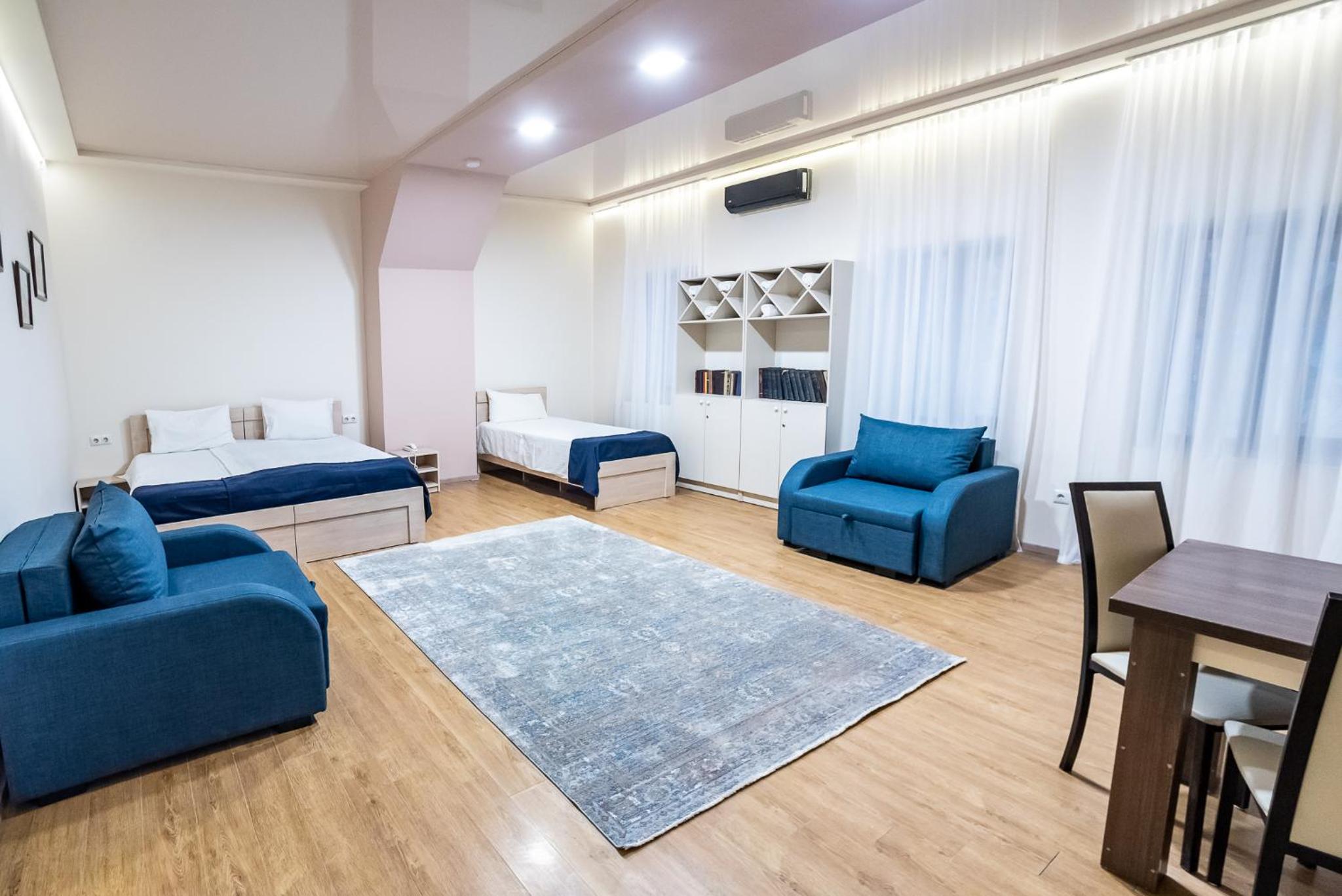 Deluxe Family Room photo 1