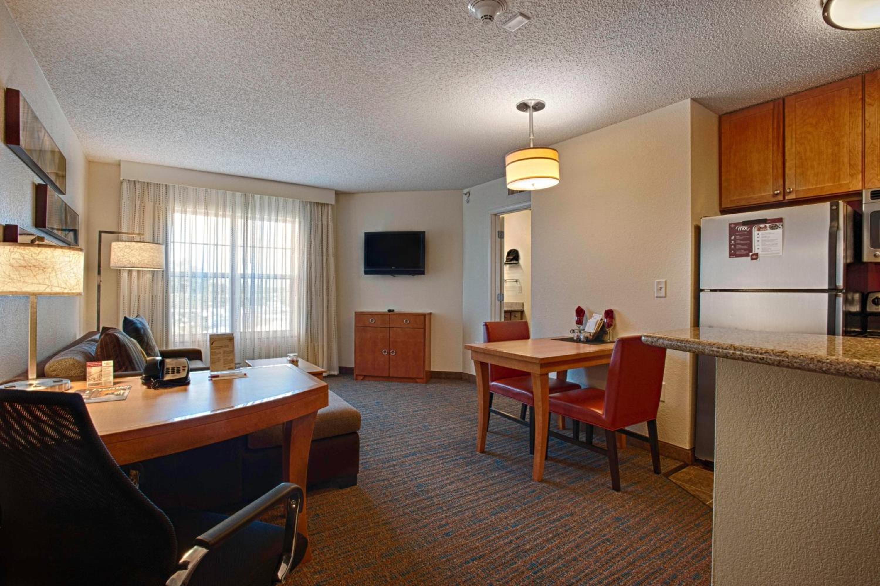 One-Bedroom Suite - Photo 1