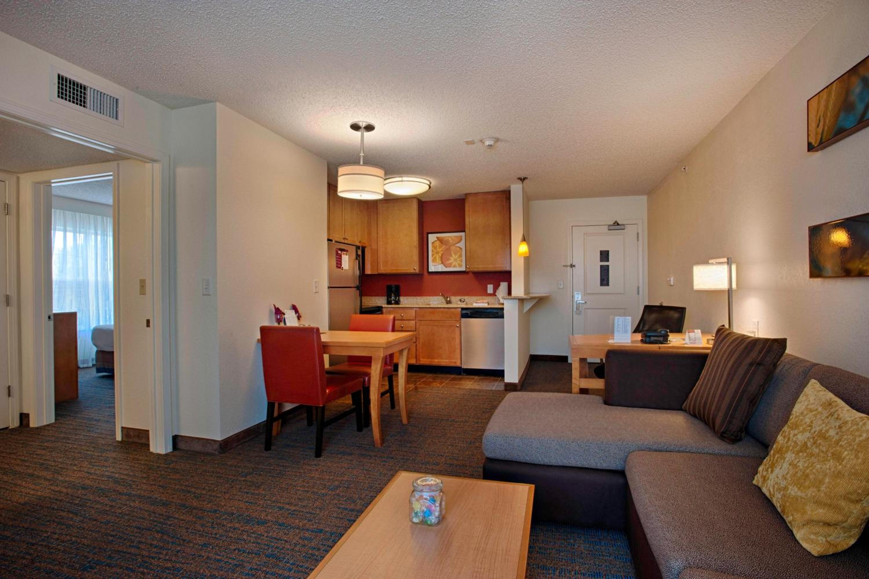 One-Bedroom Suite - Photo 2