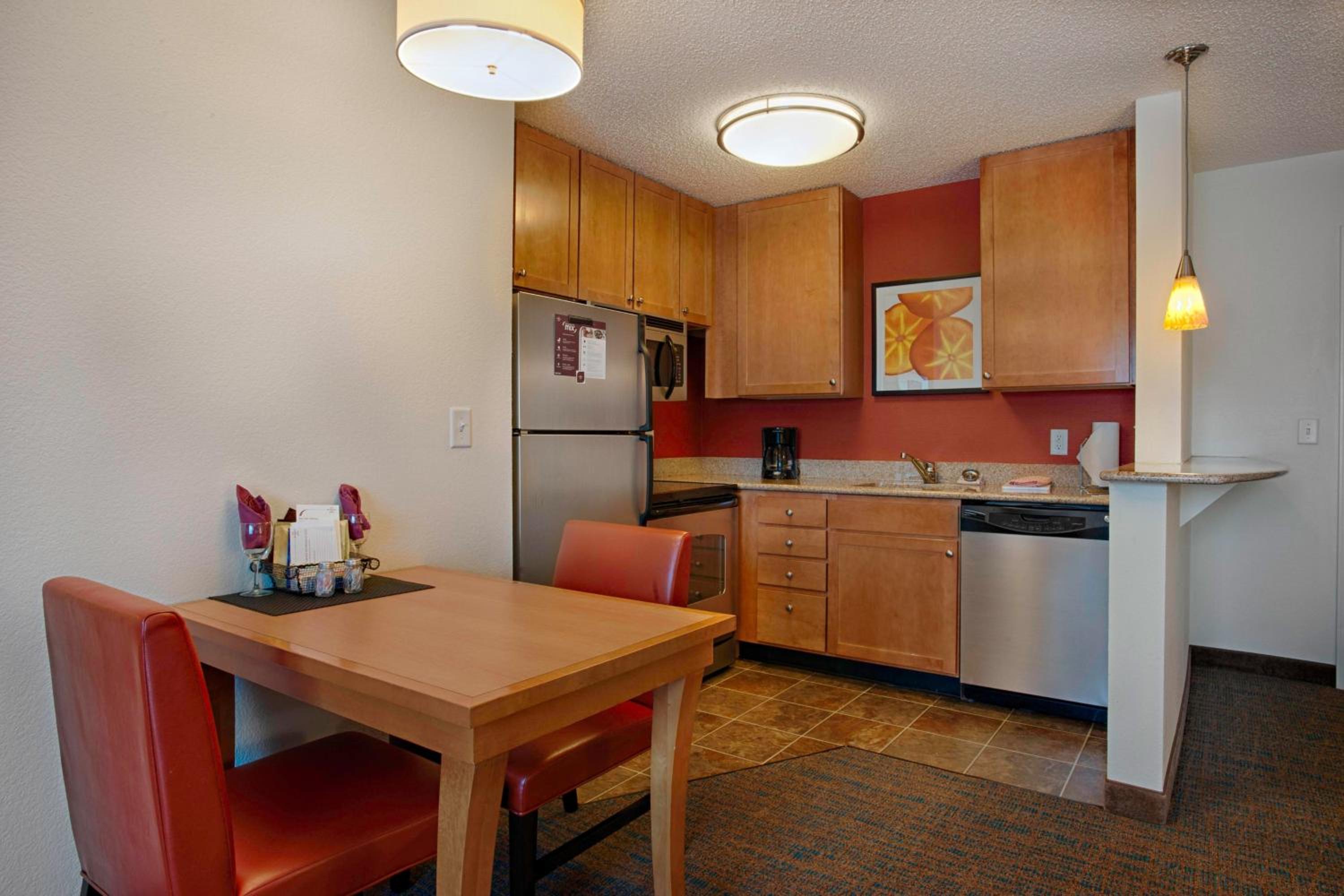 One-Bedroom Suite - Photo 3