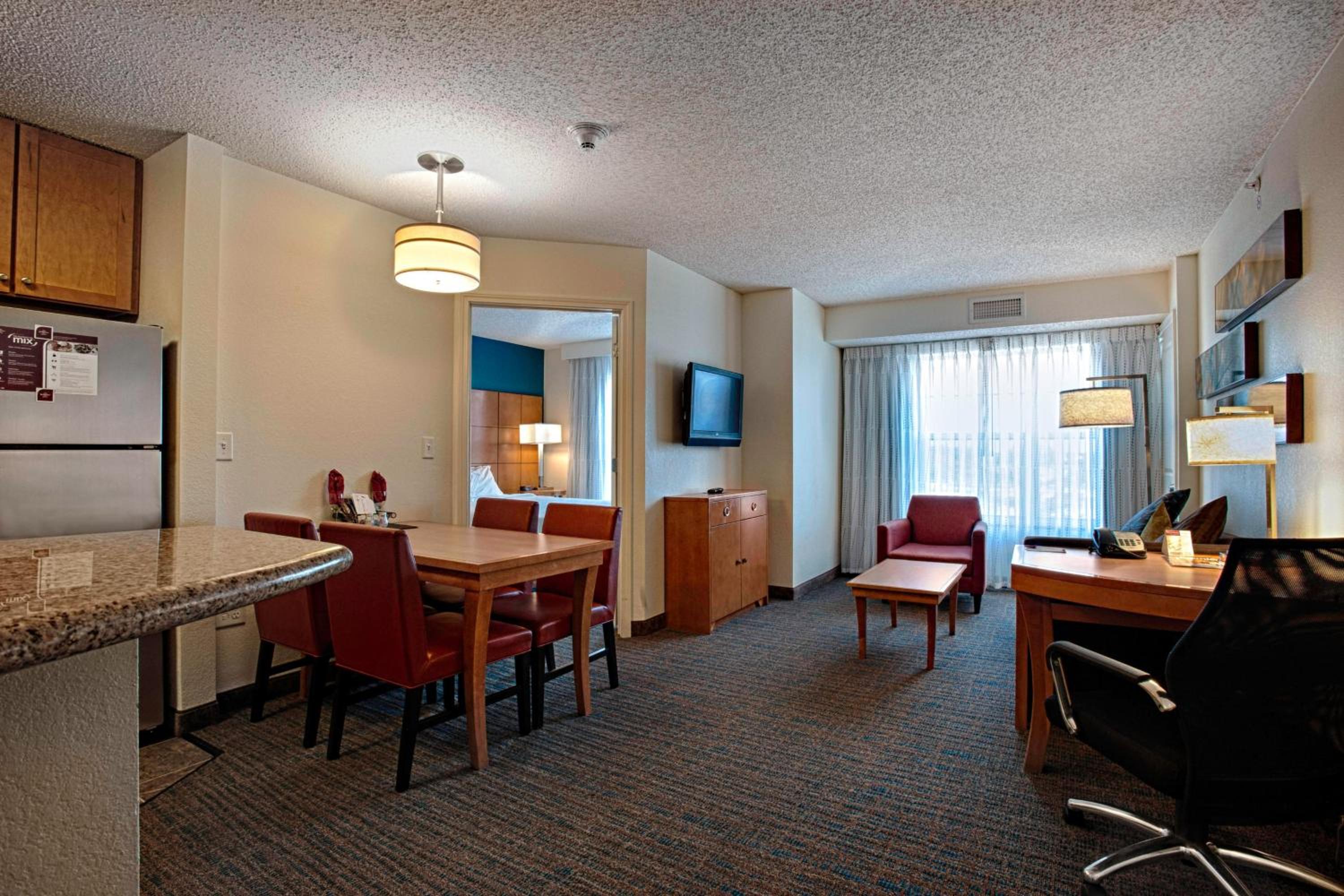 One-Bedroom Suite - Photo 6