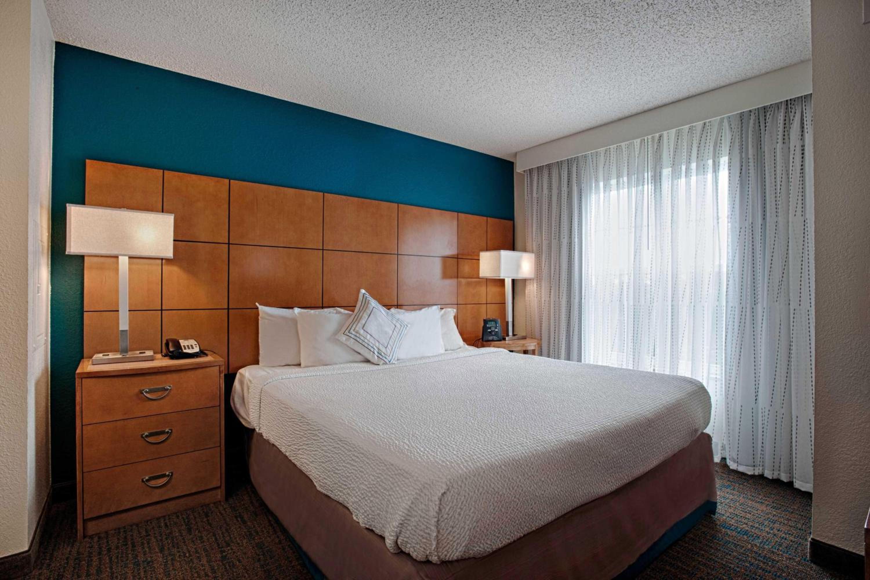 Two-Bedroom Suite - Photo 5