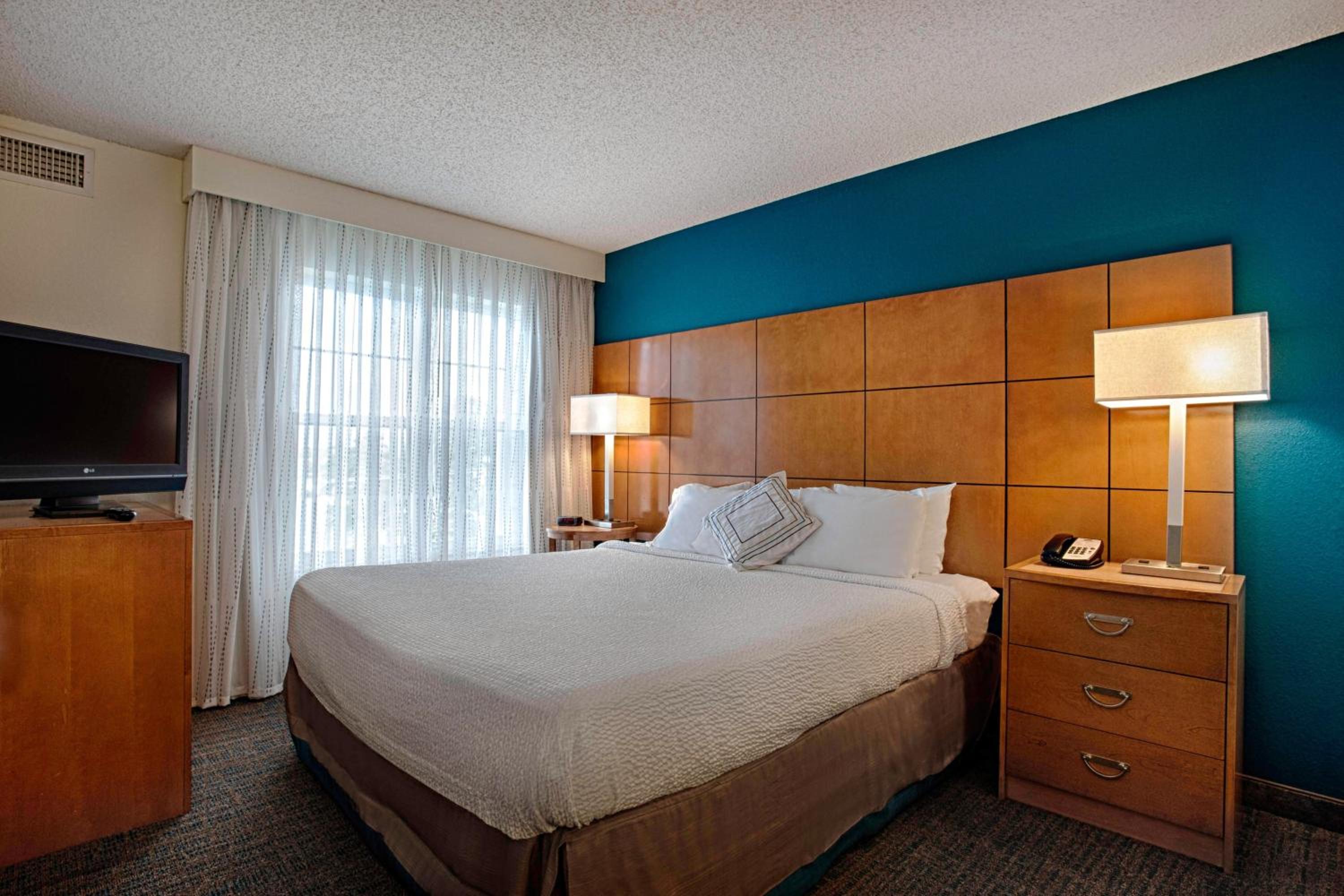 Two-Bedroom Suite - Photo 3