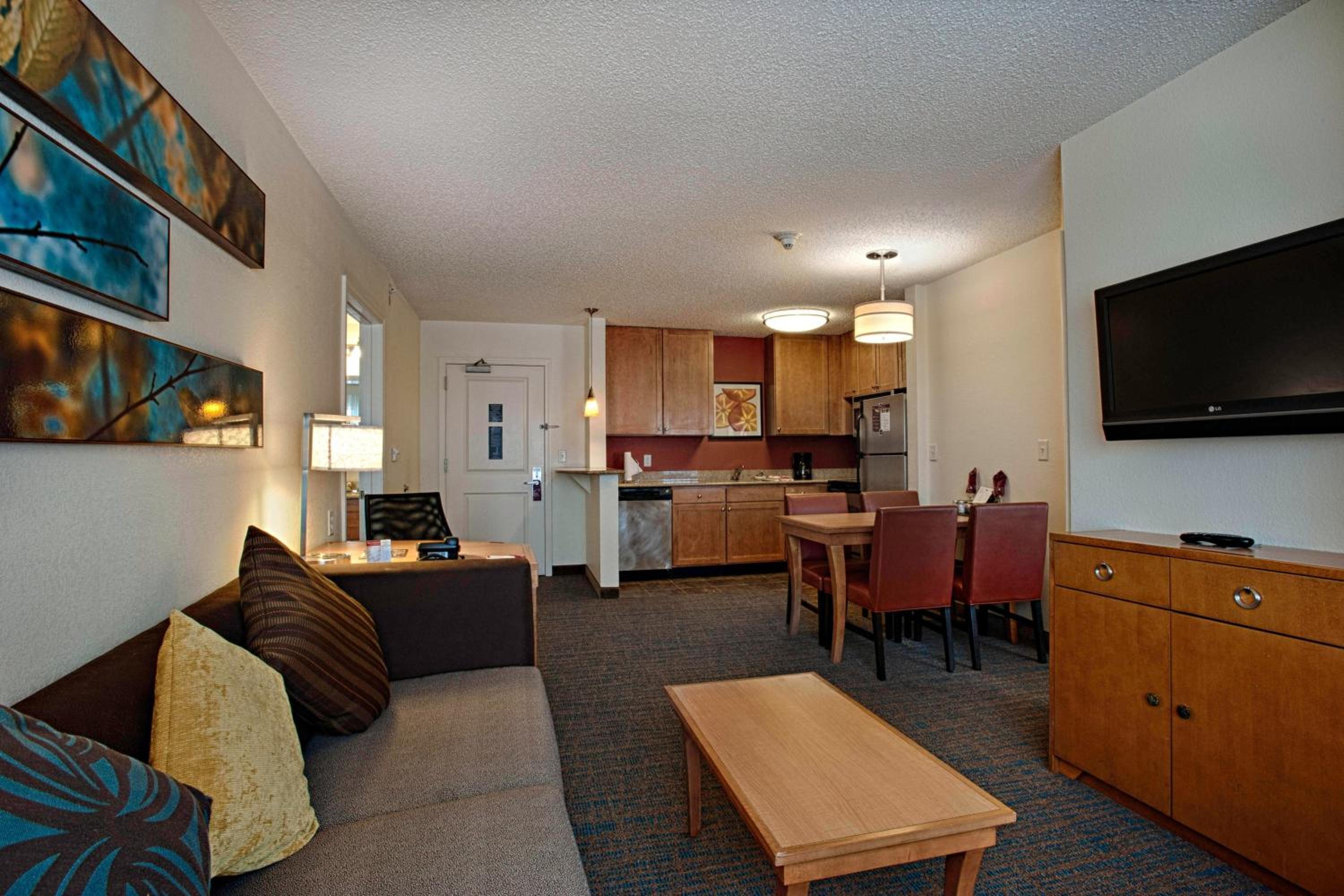 Two-Bedroom Suite - Photo 6